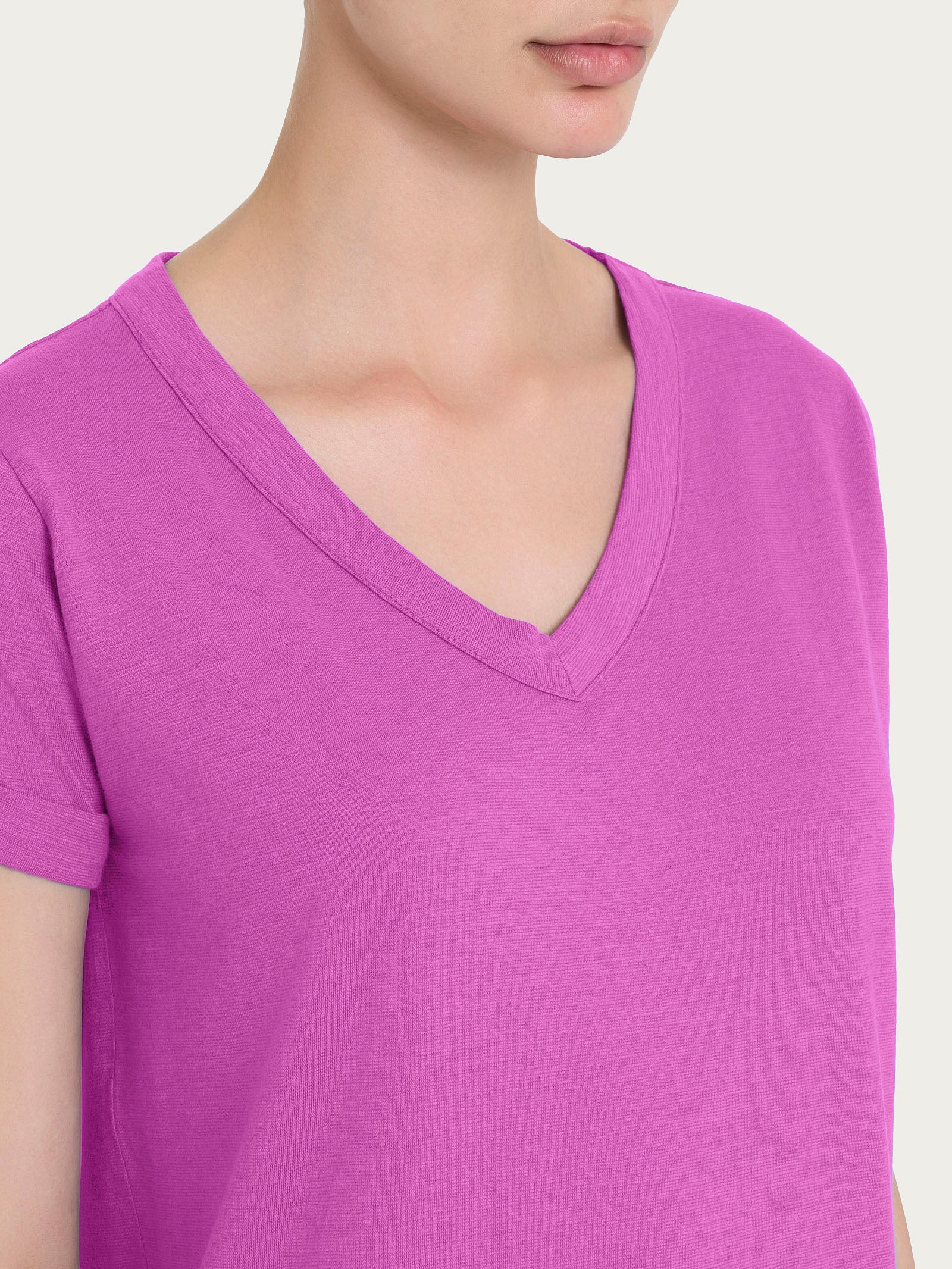 Maglietta con Scollo a V in slub jersey di cotone - Cattleya Orchid - Image 3
