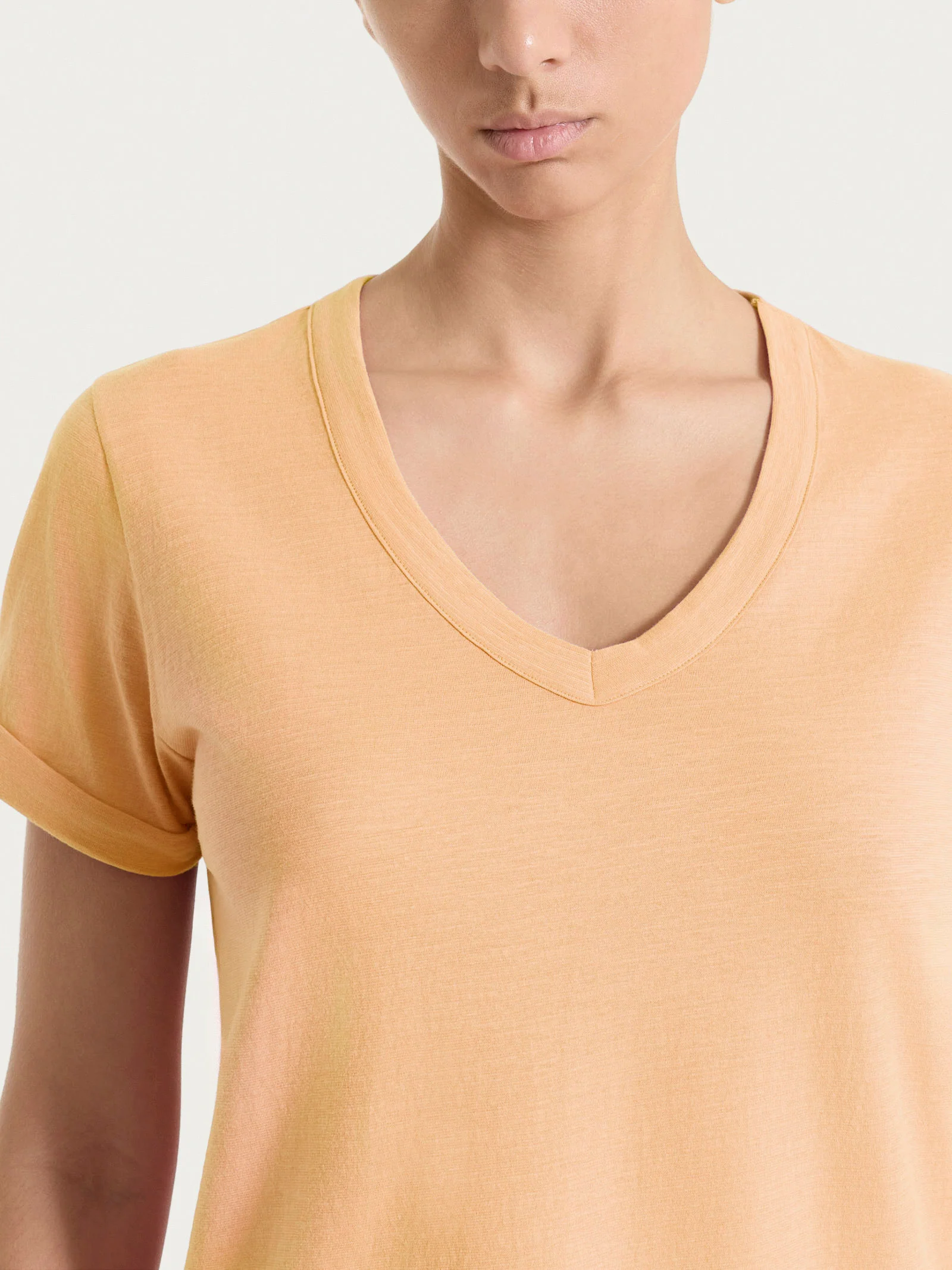 Maglietta con Scollo a V in slub jersey di cotone - Peach Cobbler - Image 4