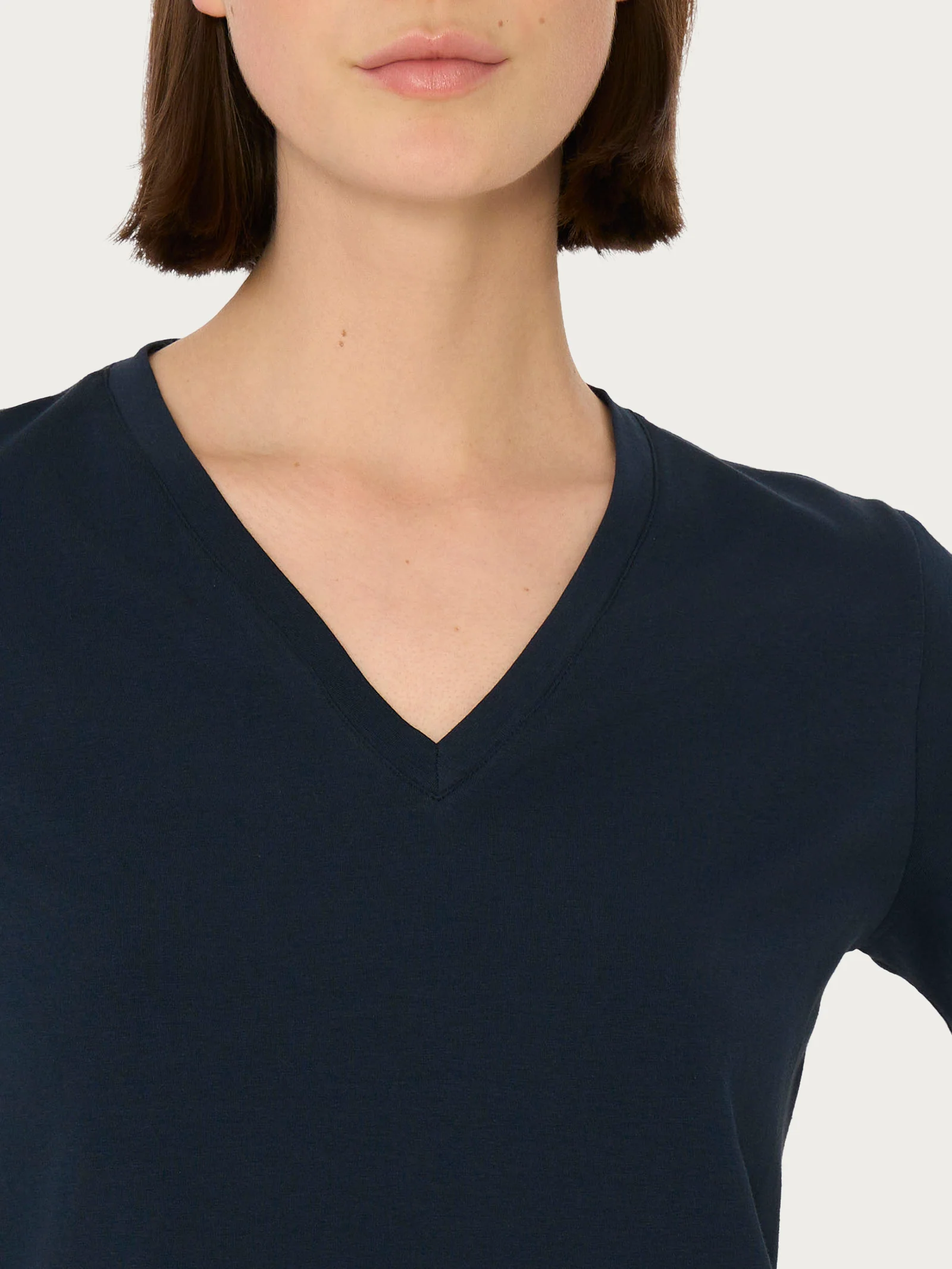 Maglietta con Scollo a V in Ultralight - Bleu - Image 3