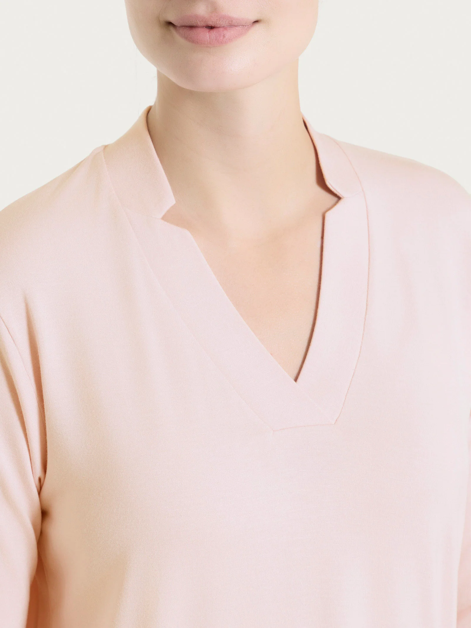 Maglietta con scollo a V in Viscosa Summer - Cameo Rose - Image 4