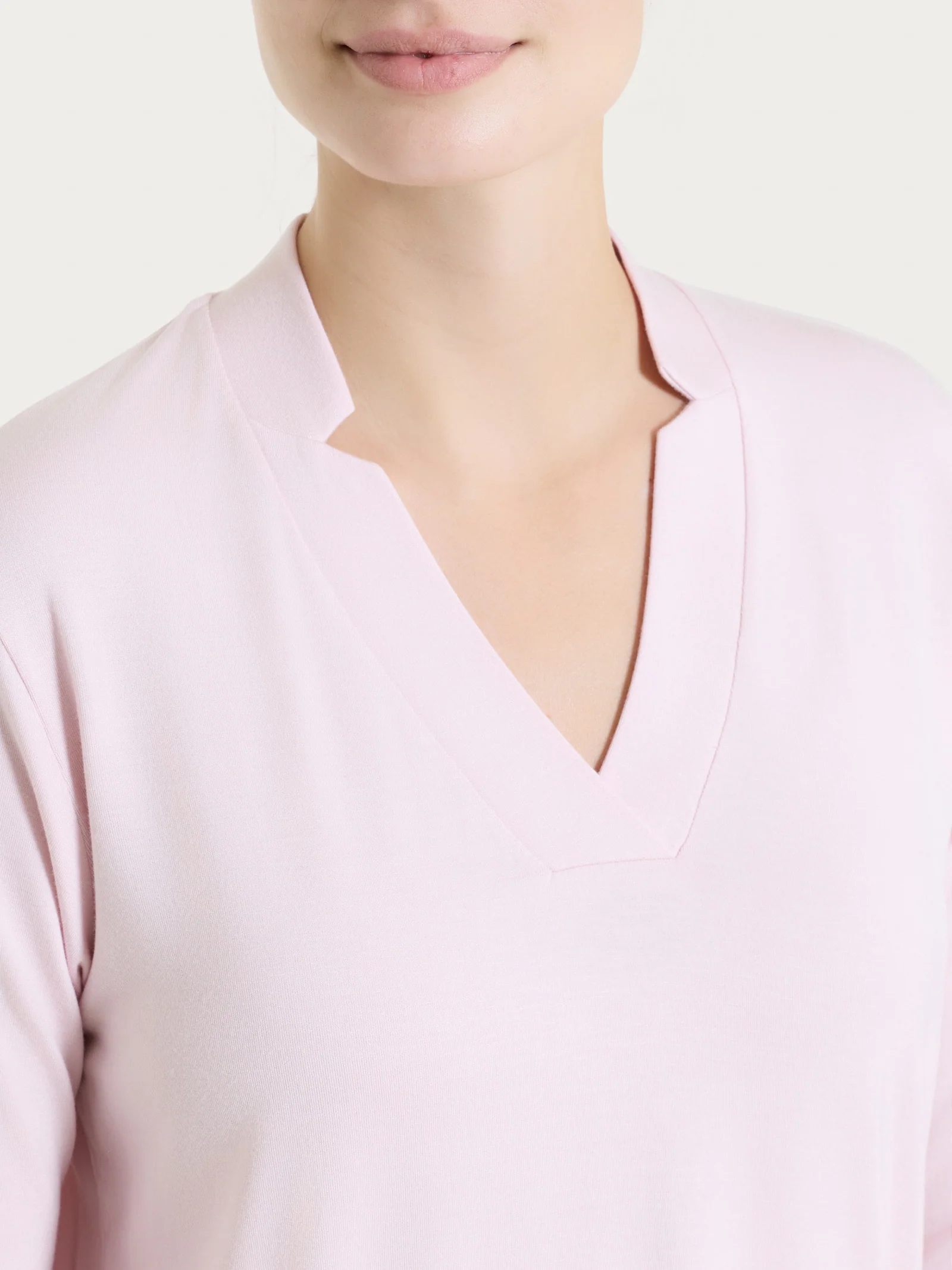 Maglietta con scollo a V in Viscosa Summer - Pale Lilac - Image 4
