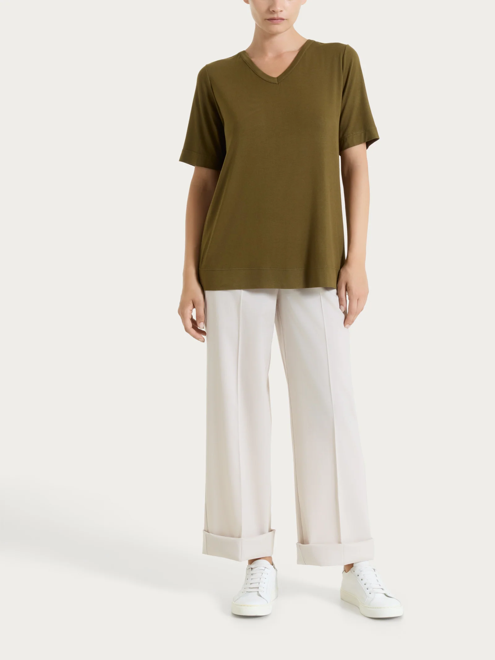 Maglietta con scollo a V in Viscosa Summer - Dark Olive - Image 5