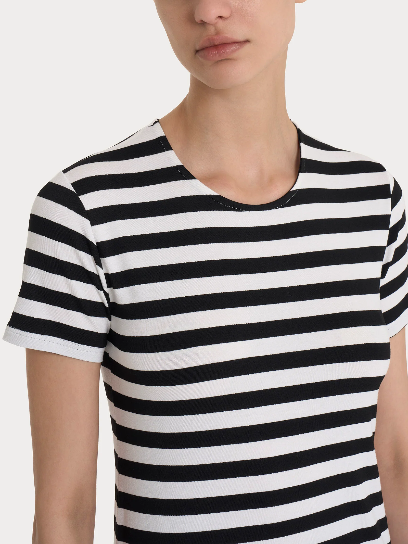 Maglietta con stripes e maniche corte in Viscosa Summer - Fant. Nero Riga Pari - Image 3