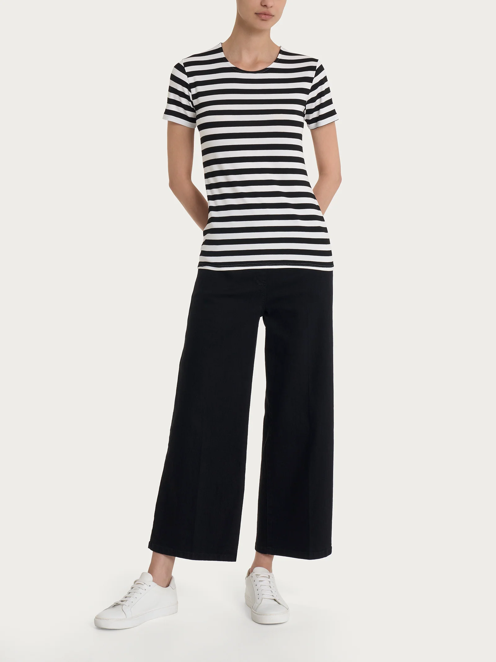 Maglietta con stripes e maniche corte in Viscosa Summer - Fant. Nero Riga Pari - Image 4