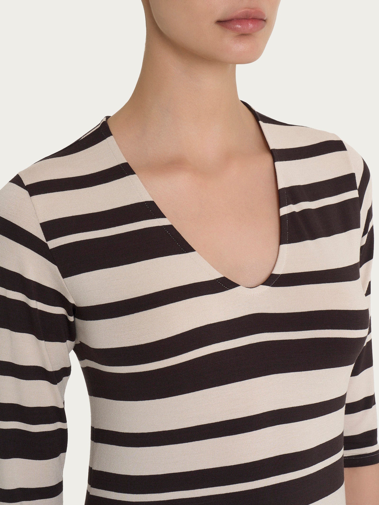 Maglietta con stripes e scollo a V in Viscosa Summer  - Fant. Chocolate Torte Riga Alternata - Image 3