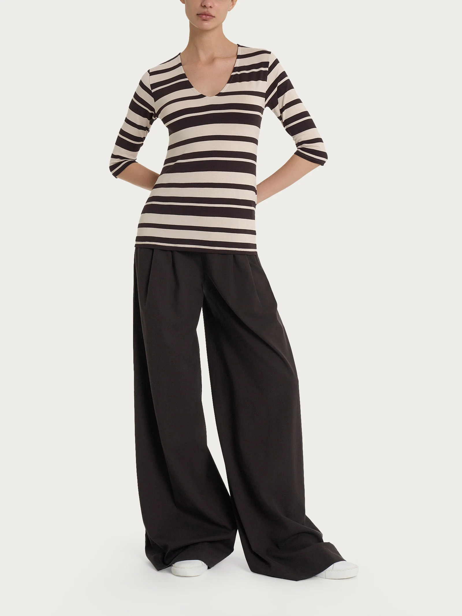 Maglietta con stripes e scollo a V in Viscosa Summer  - Fant. Chocolate Torte Riga Alternata - Image 4