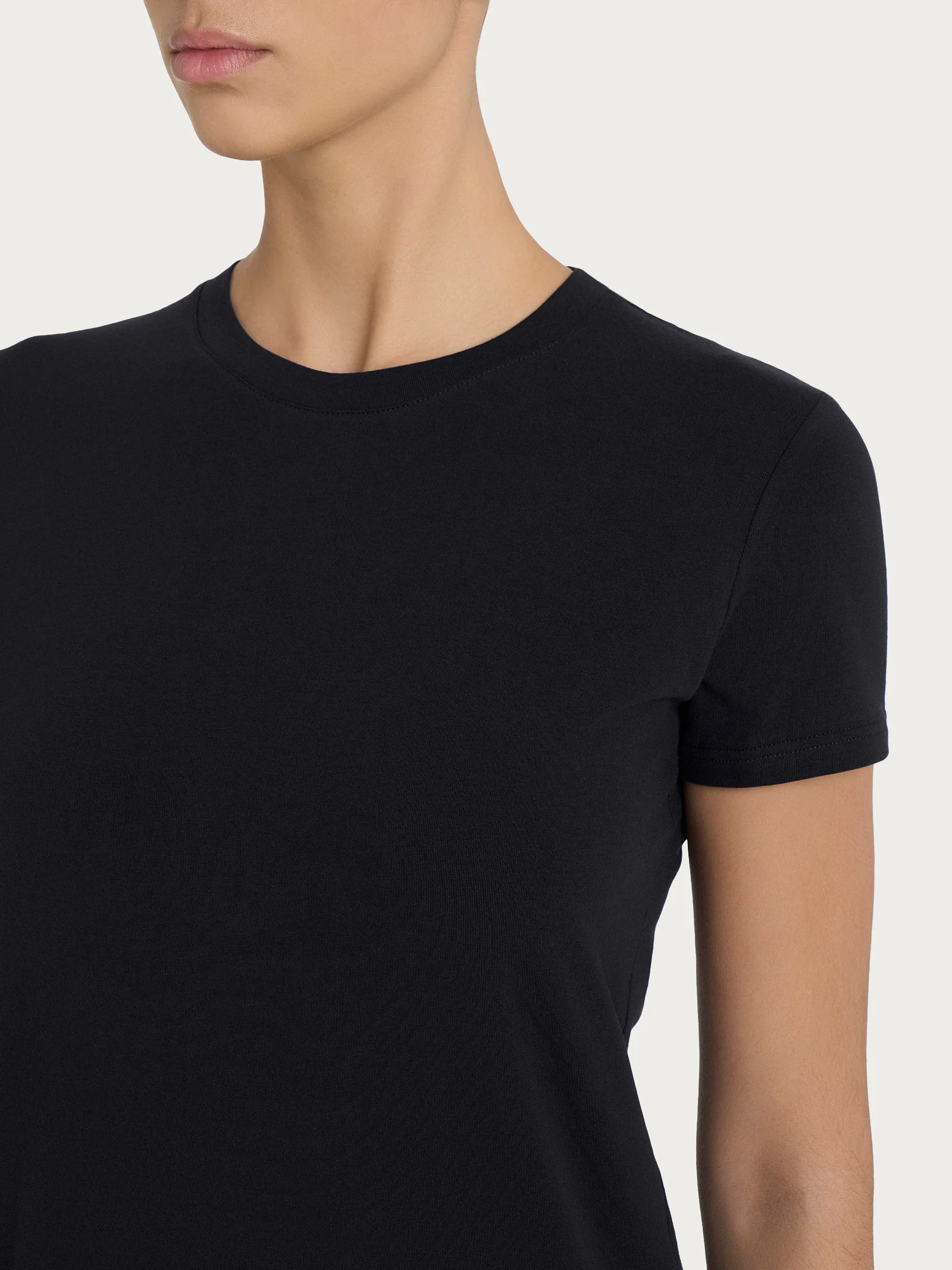 Maglietta girocollo chiuso in Ultralight - Nero - Image 3