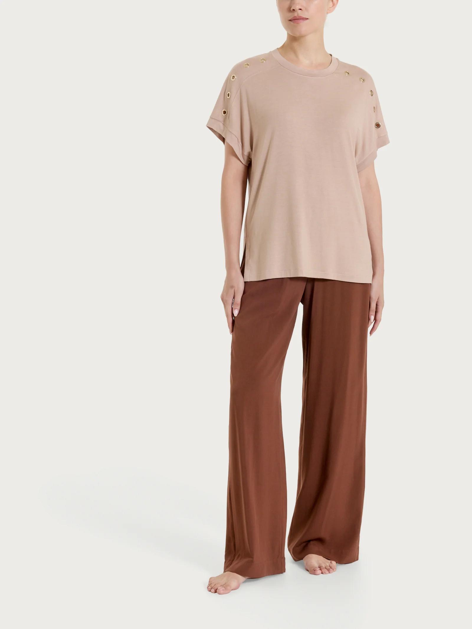 Maglietta girocollo con occhielli in Viscosa Summer  - Warm Taupe - Image 5
