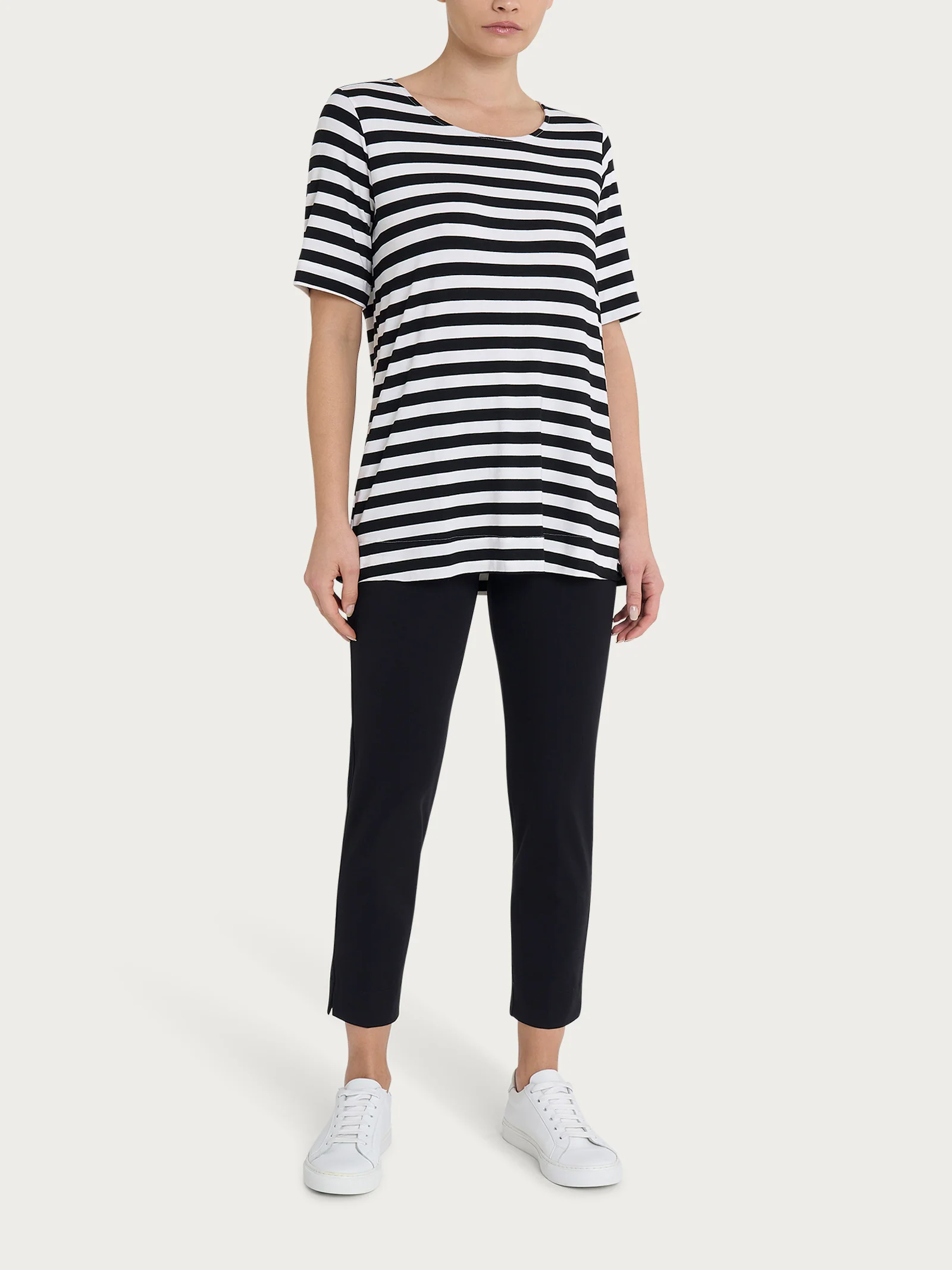 Maglietta girocollo con stripes in Viscosa Summer - Fant. Nero Riga Pari - Image 4