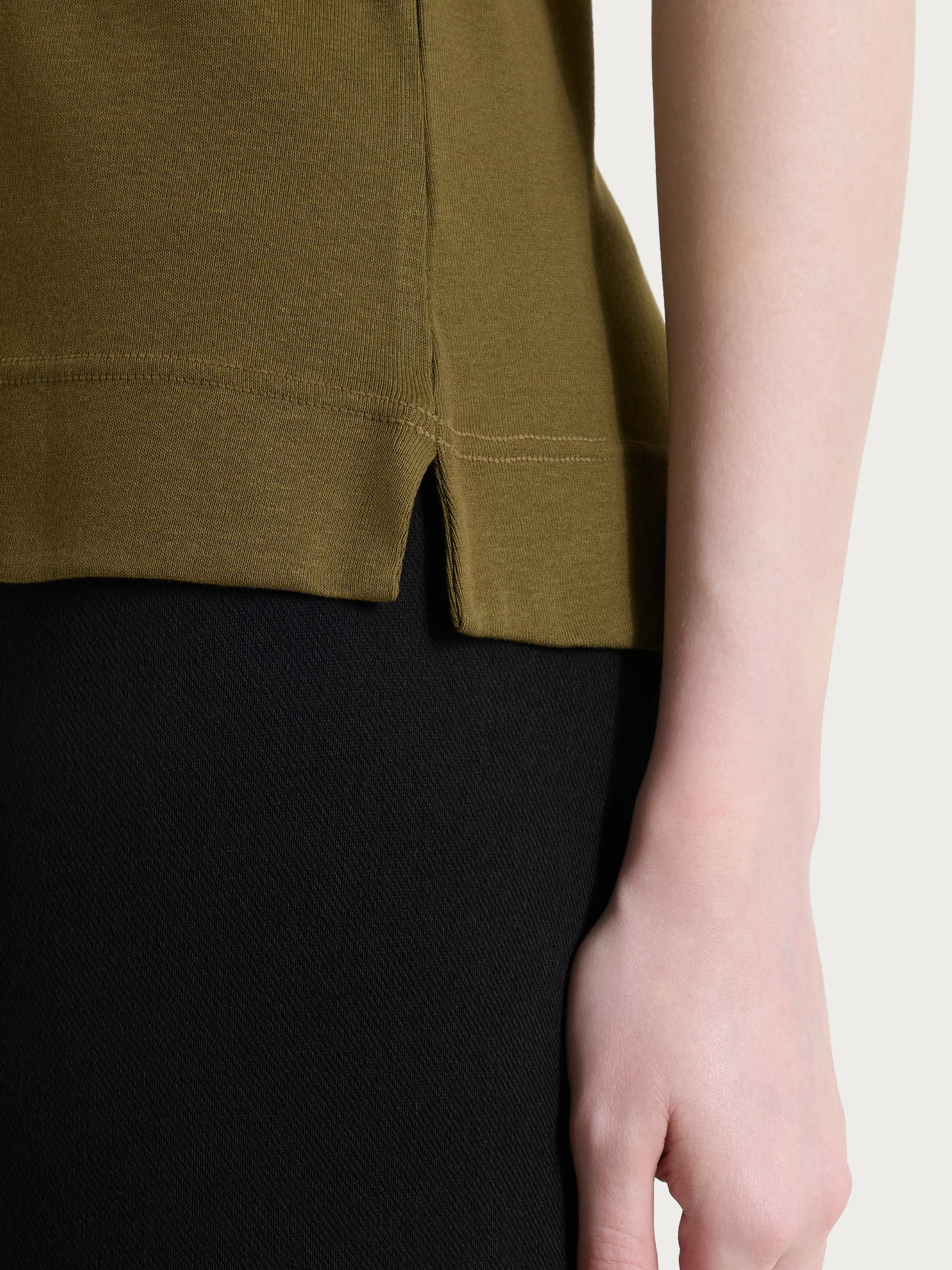 Maglietta girocollo in Eco Cotton Stretch - Dark Olive - Image 3