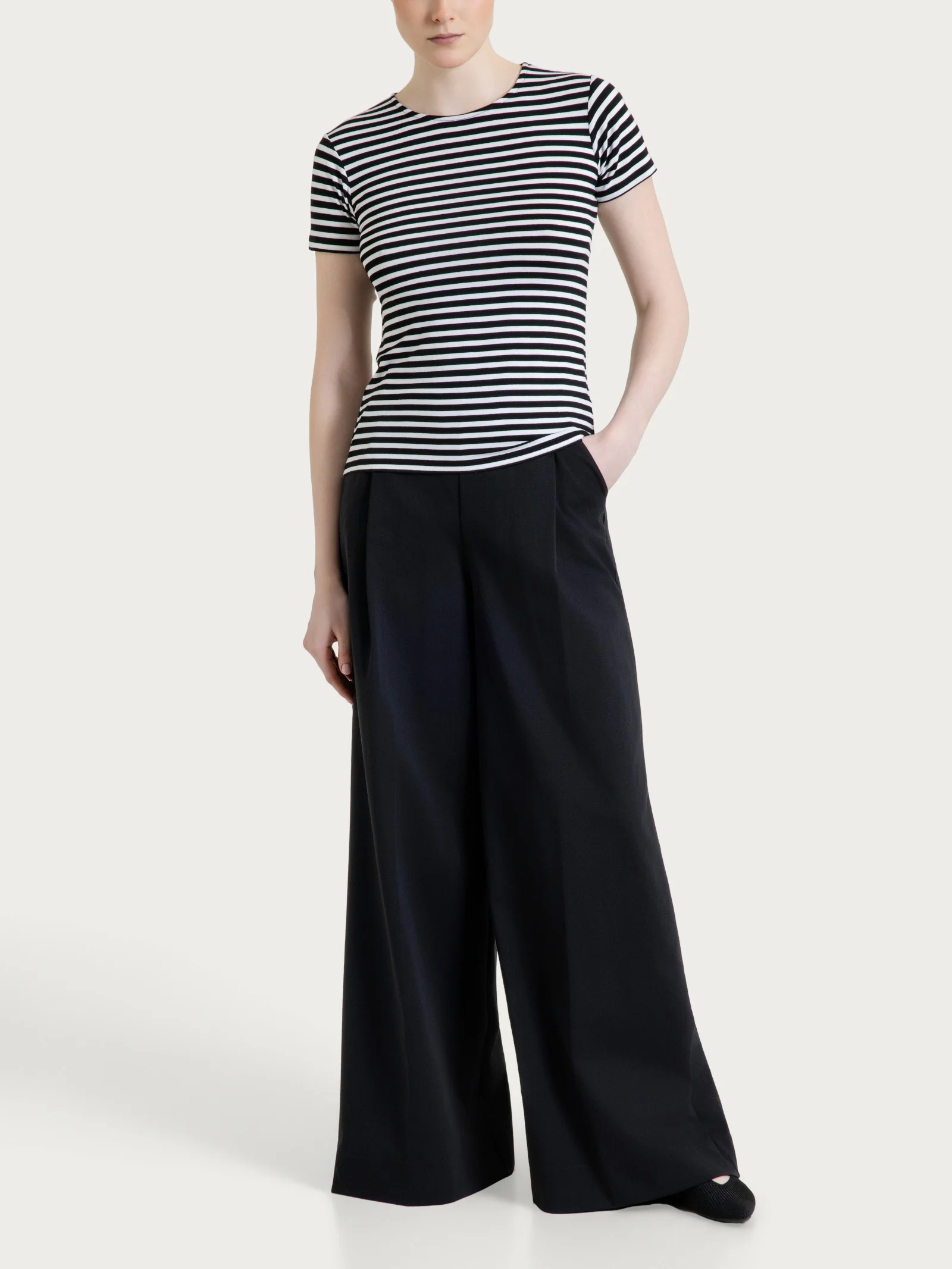 Maglietta skinny a righe in Viscosa Summer - Fant. Nero riga pari - Image 4