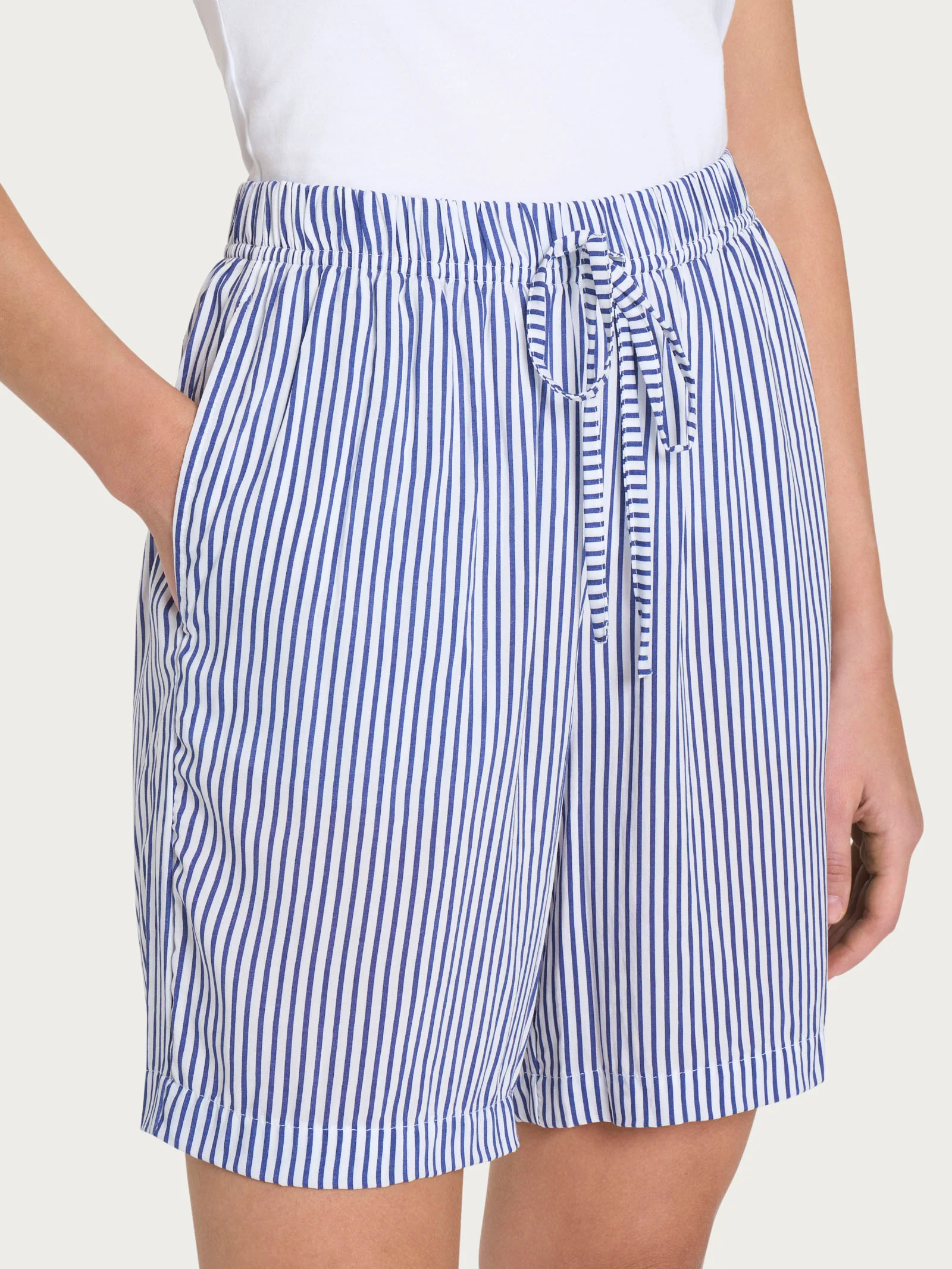 Pantaloncino boyfriend a righe in Ecoseta - Fant. Blueberry - Image 3