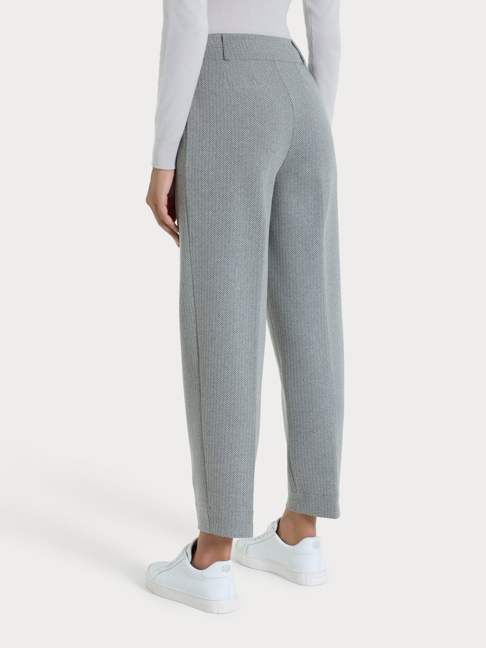 Pantalone a carota con fantasia a spina di pesce in Eco Jacquard - Fant.Nero - Image 3