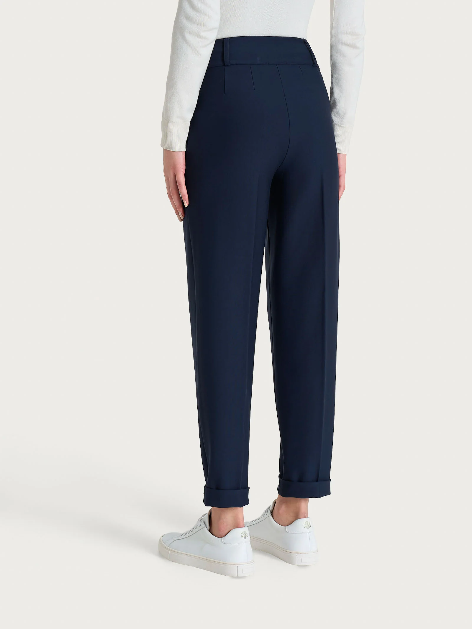 Pantalone a carota con tasche e pinces in Compact - Persia - Image 4
