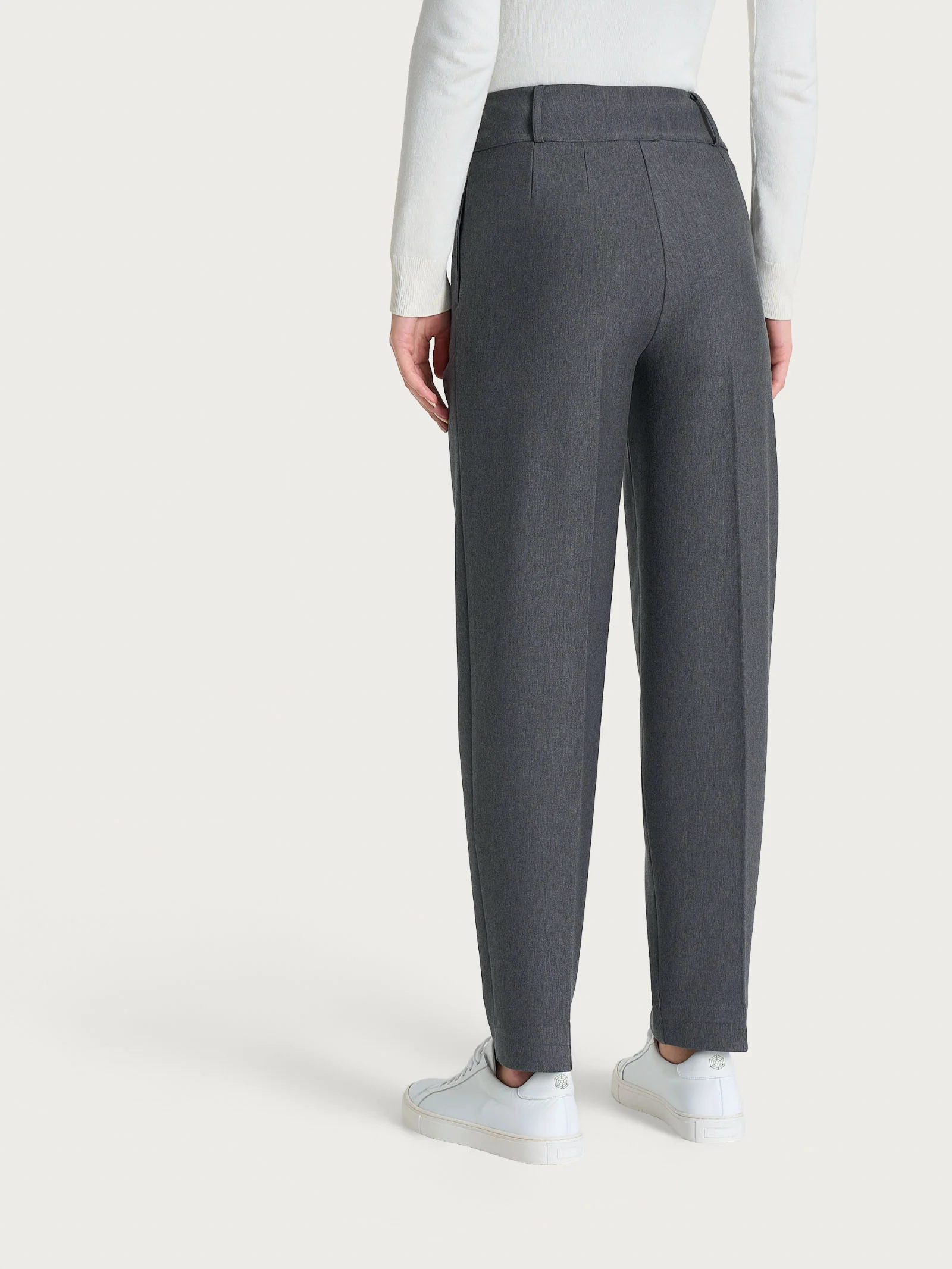 Pantalone a carota con tasche e pinces in Compact - Ardesia Mel. - Image 3