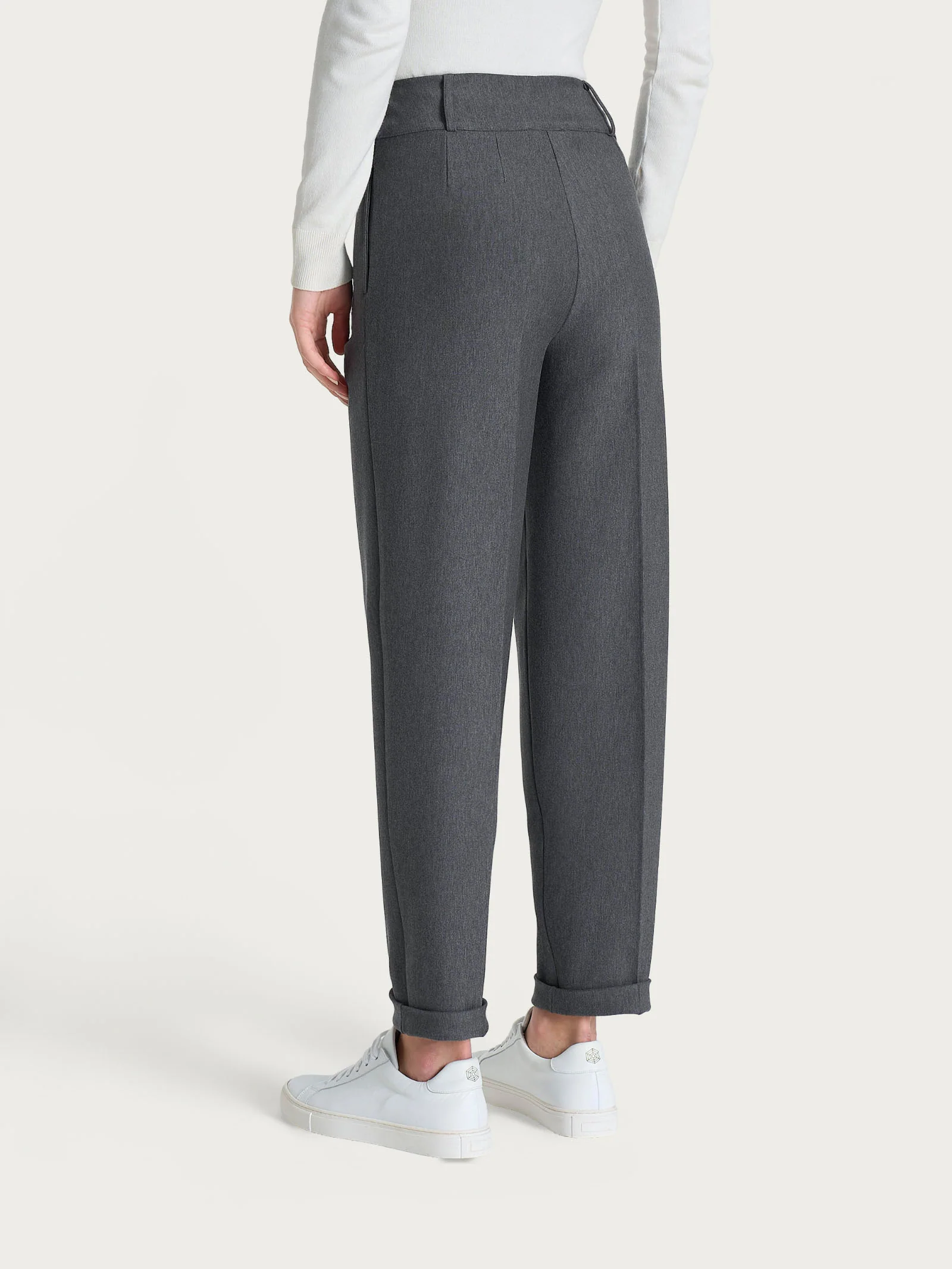 Pantalone a carota con tasche e pinces in Compact - Ardesia Mel. - Image 4