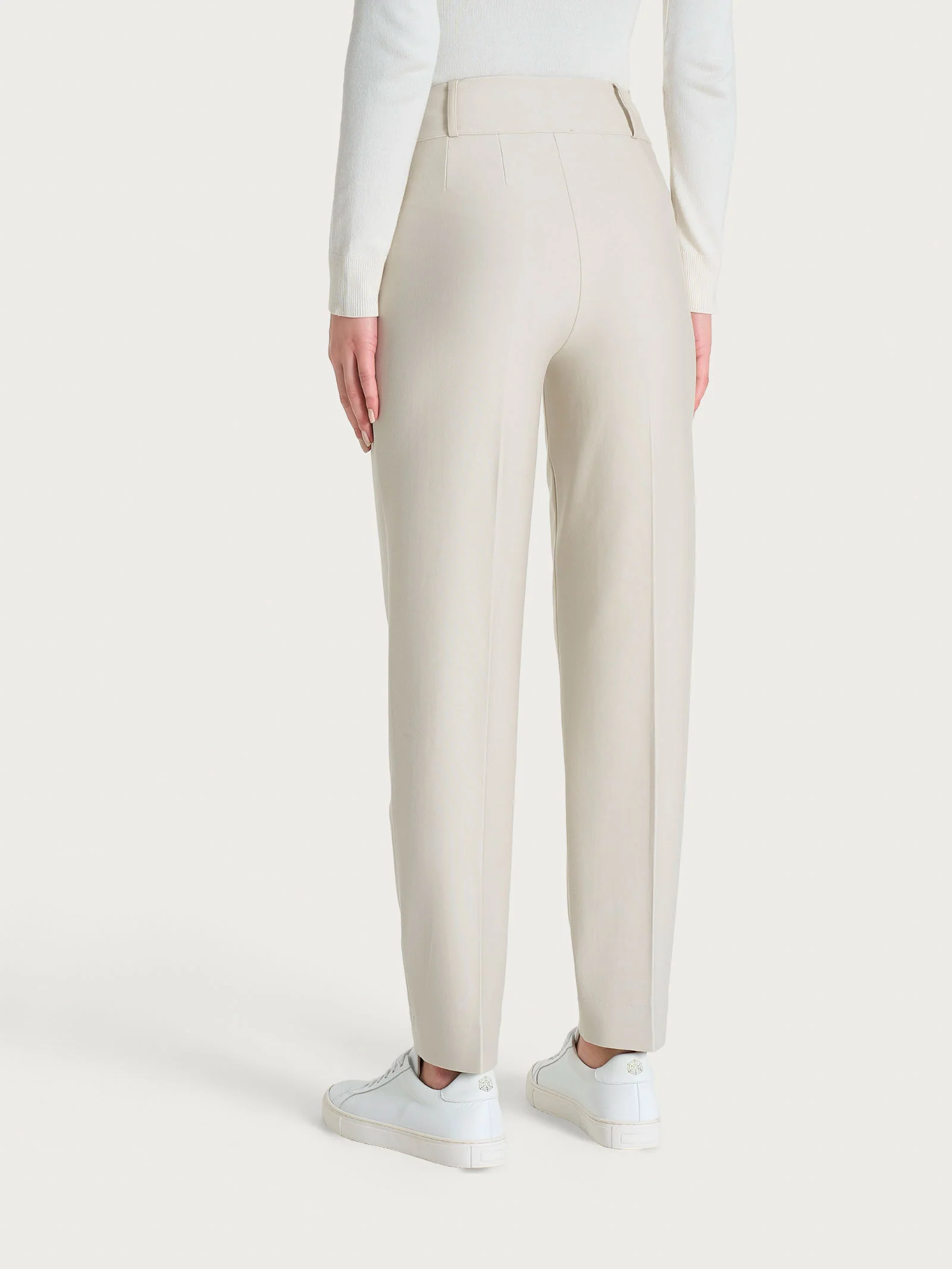 Pantalone a carota con tasche e pinces in Compact - Champignon - Image 6