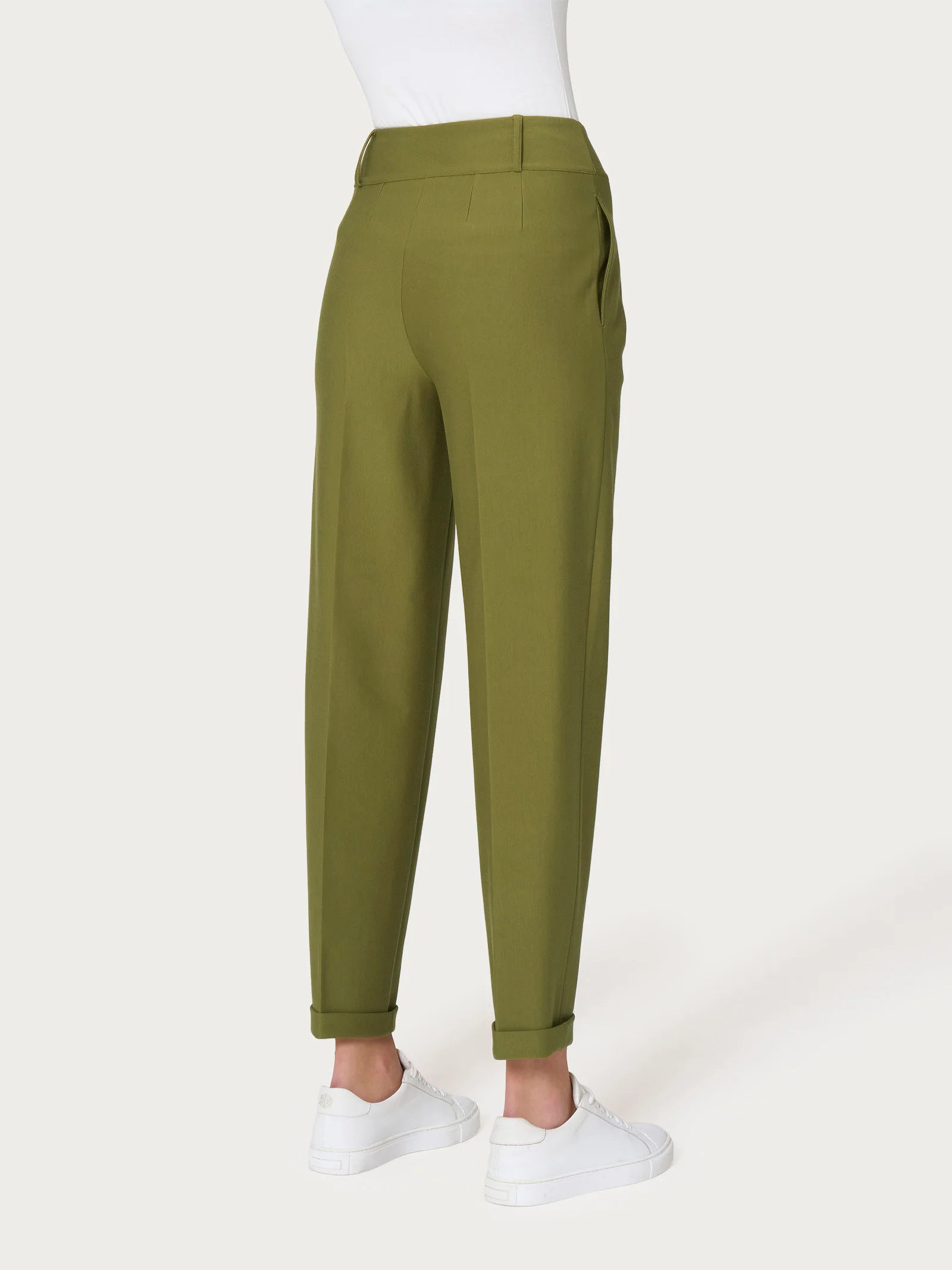 Pantalone a carota con tasche e pinces in Compact - Sphagnum - Image 2