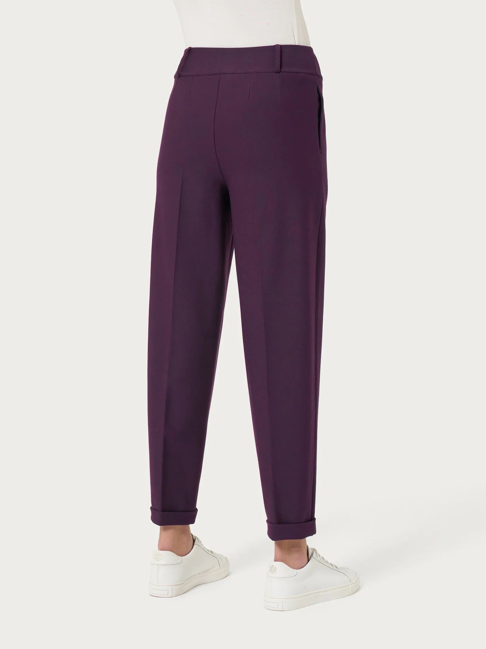 Pantalone a carota con tasche e pinces in Compact - Plum Perfect - Image 2