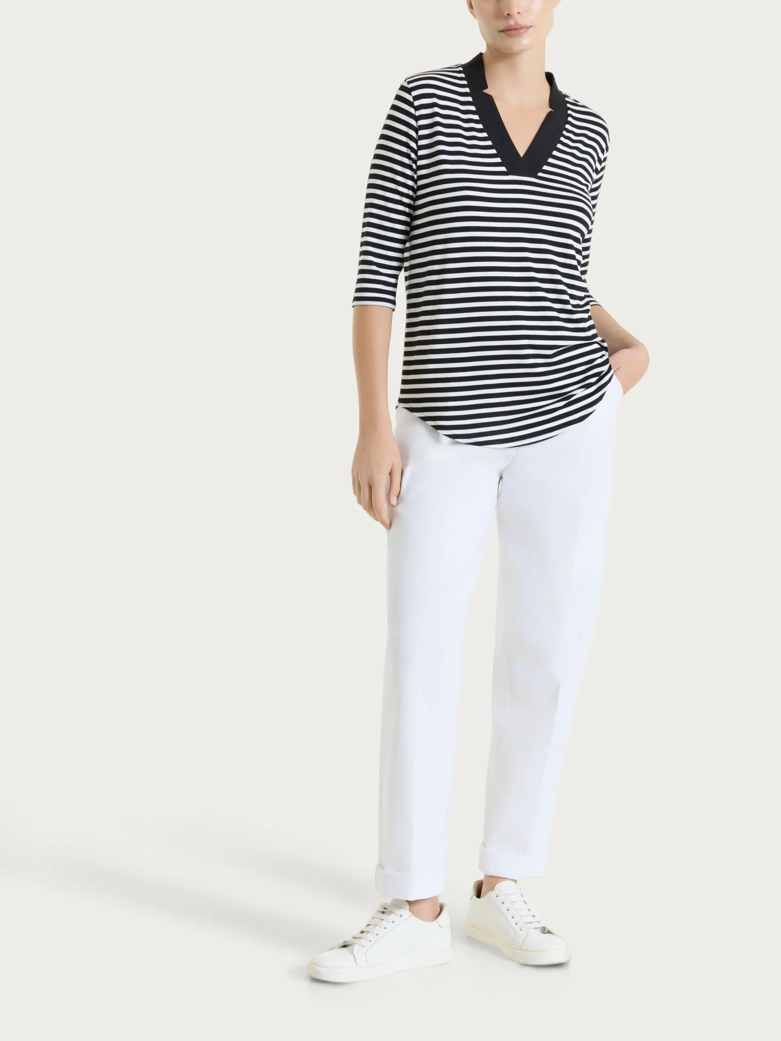 Pantalone a carota con tasche e pinces in Compact Light - Bianco - Image 9