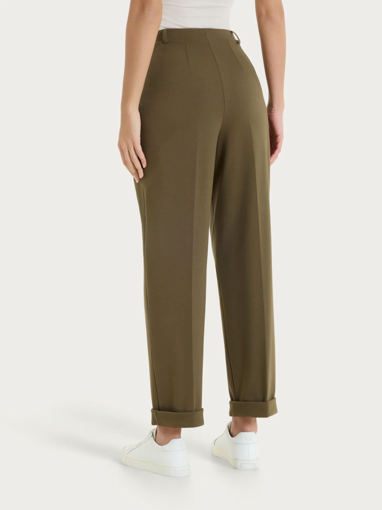 Pantalone a carota con tasche e pinces in Compact Light - Dark Olive - Image 6