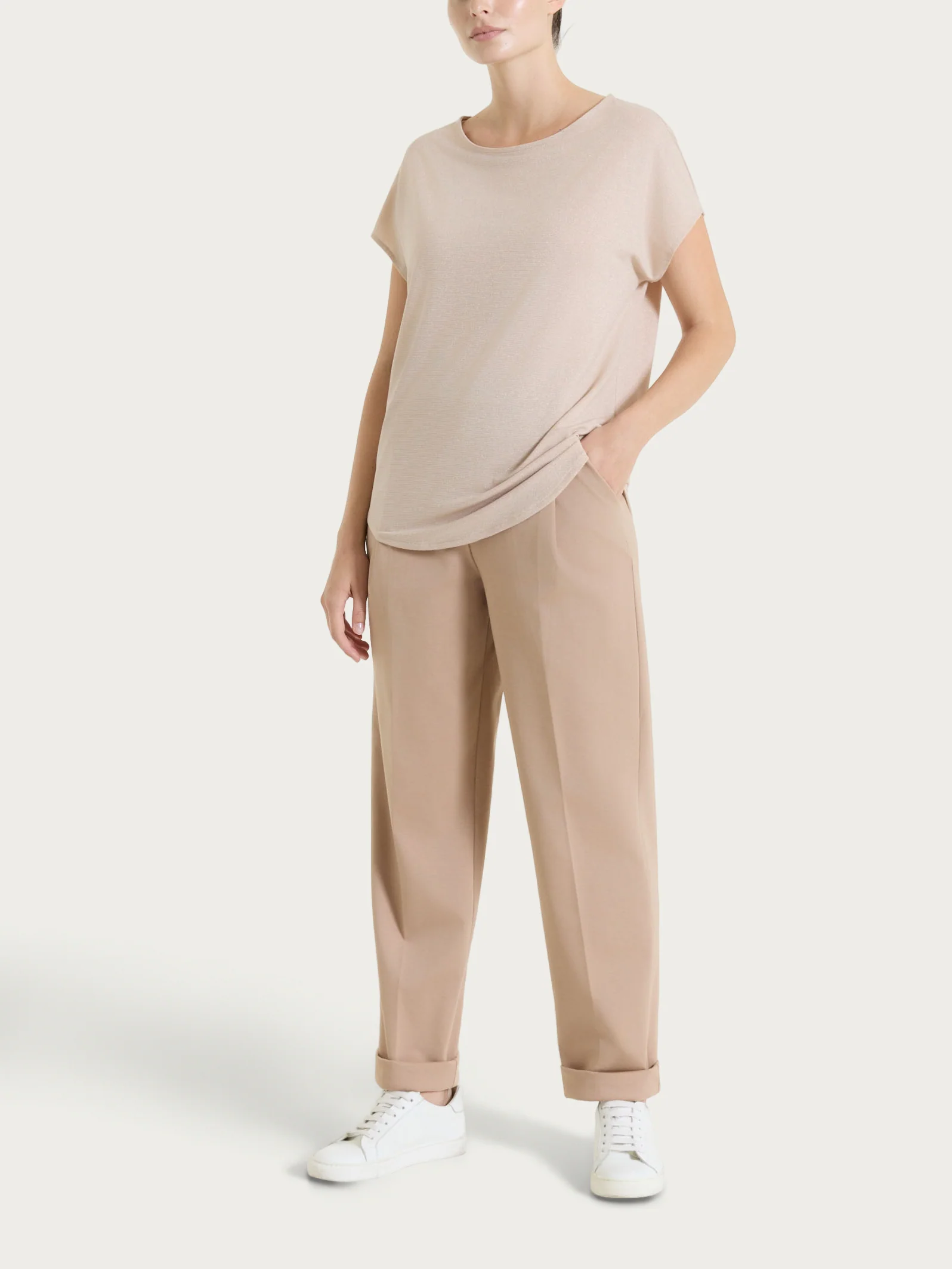 Pantalone a carota con tasche e pinces in Compact Light - Warm Taupe - Image 6