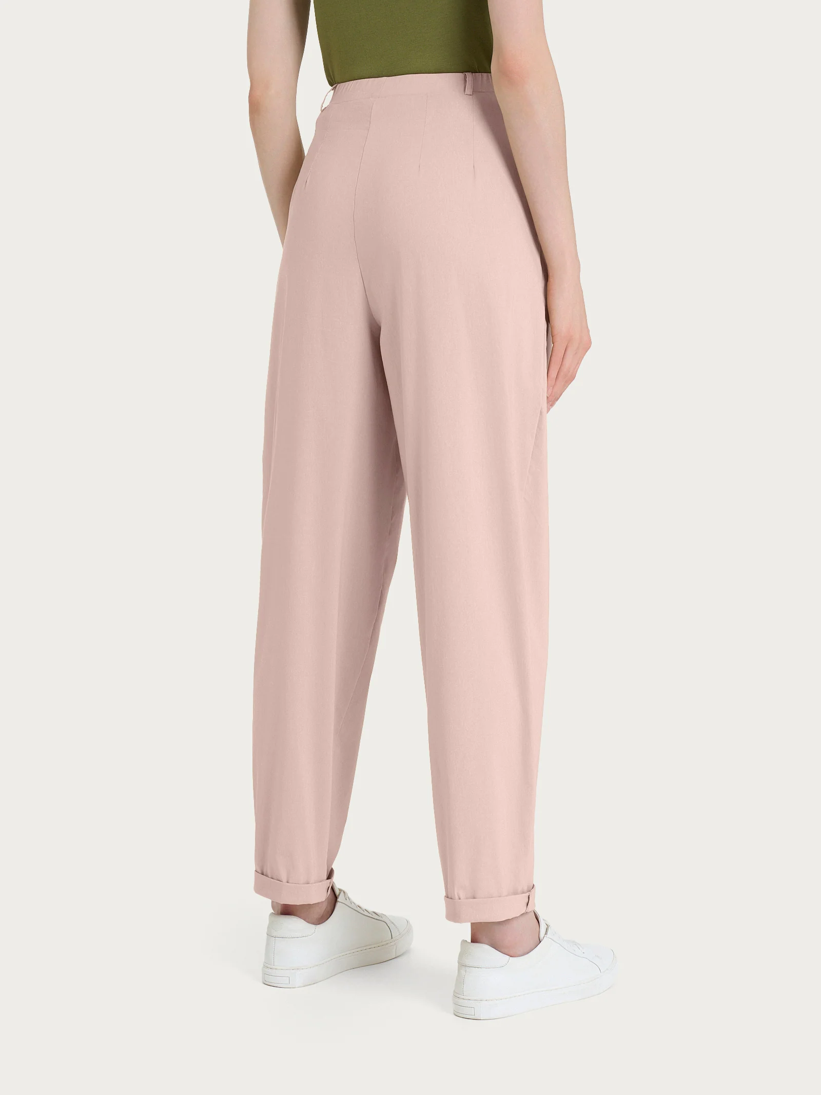 Pantalone a carota con tasche e pinces in Super Fresh - Cameo Rose - Image 2