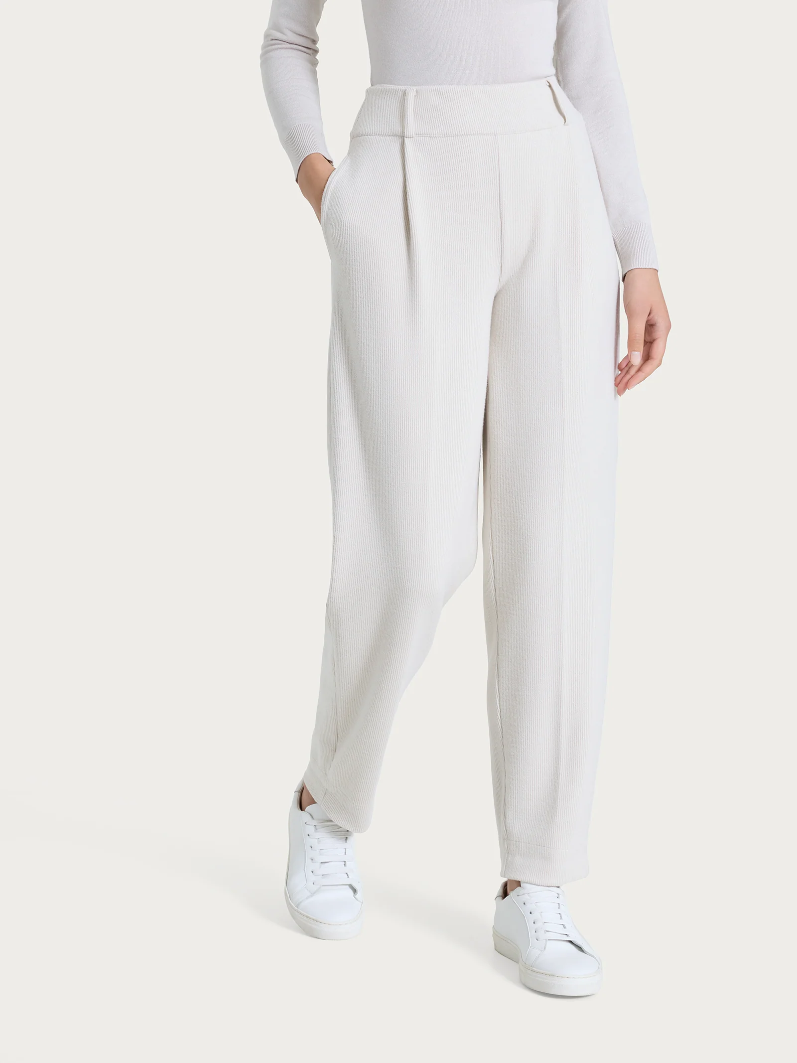 Pantalone a carota con tasche e pinces in Velvet - Champignon