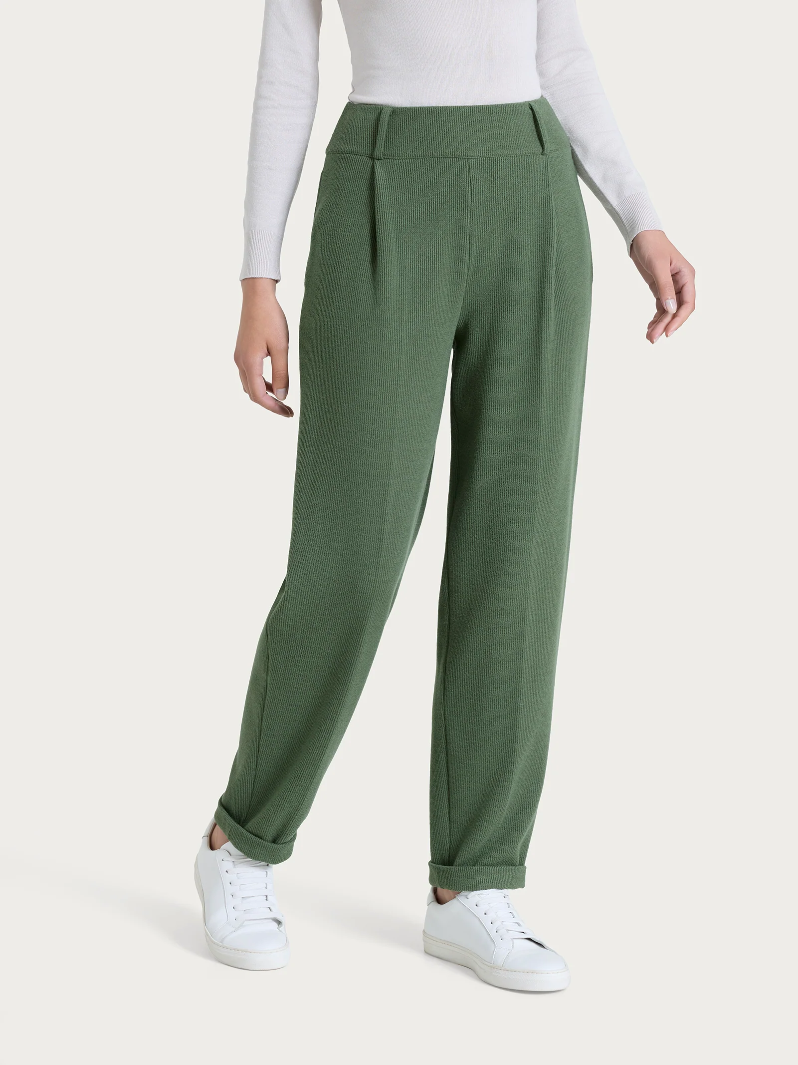 Pantalone a carota con tasche e pinces in Velvet - Bronze Green - Image 2