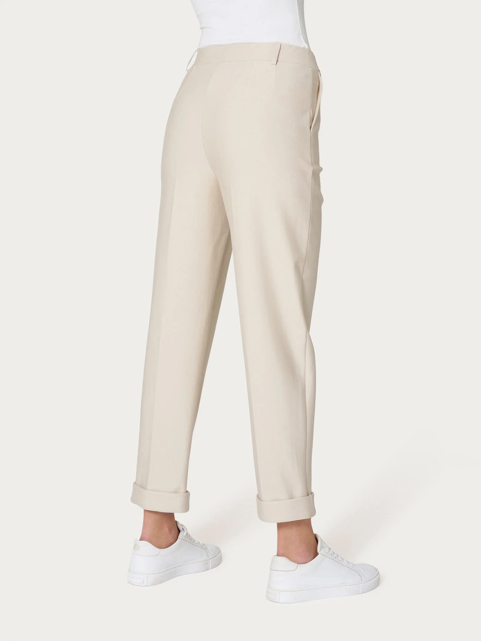 Pantalone a carota con tasche in Compact Light  - Champignon - Image 2