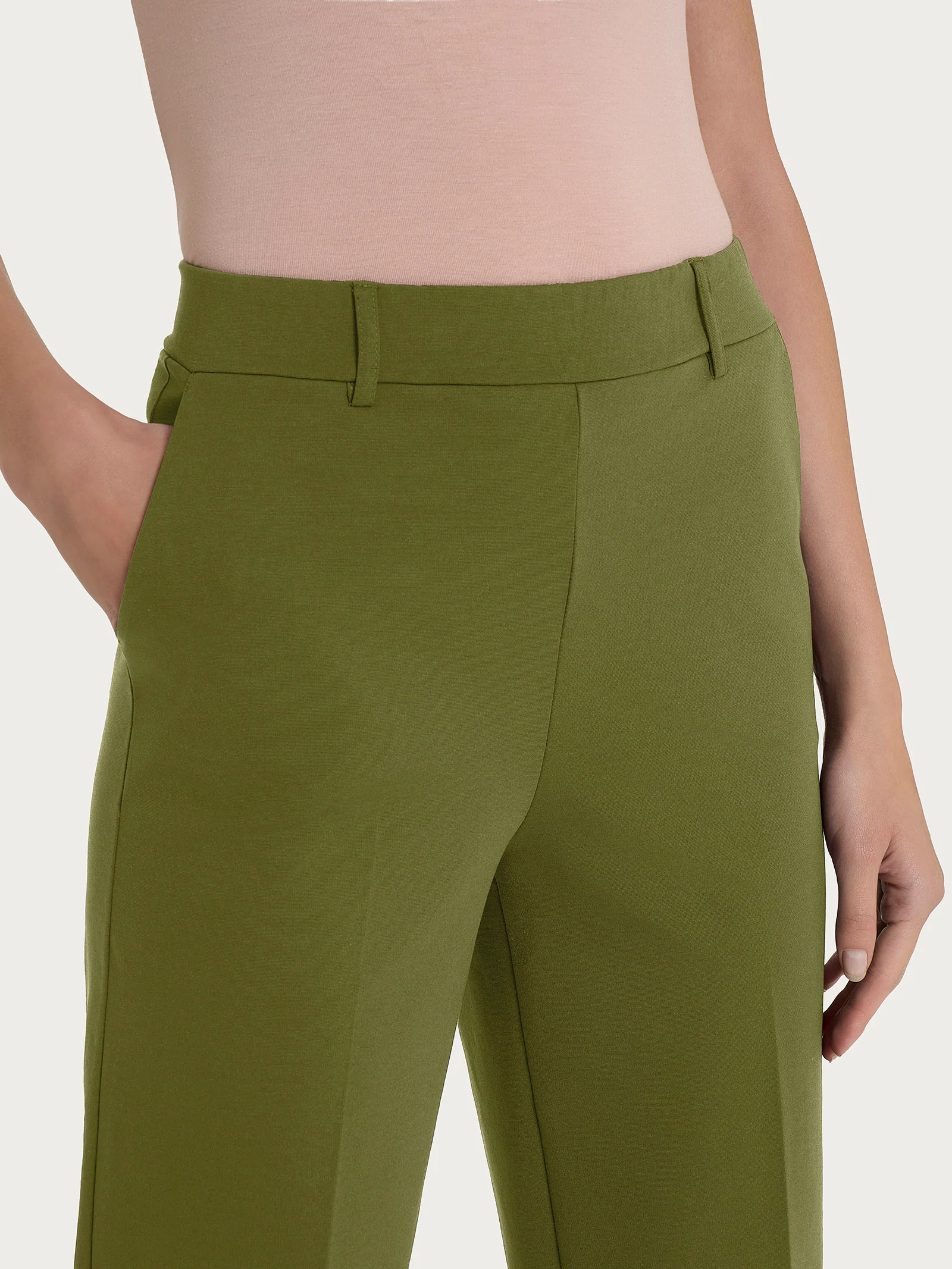 Pantalone a carota con tasche in Compact Light  - Sphagnum - Image 3