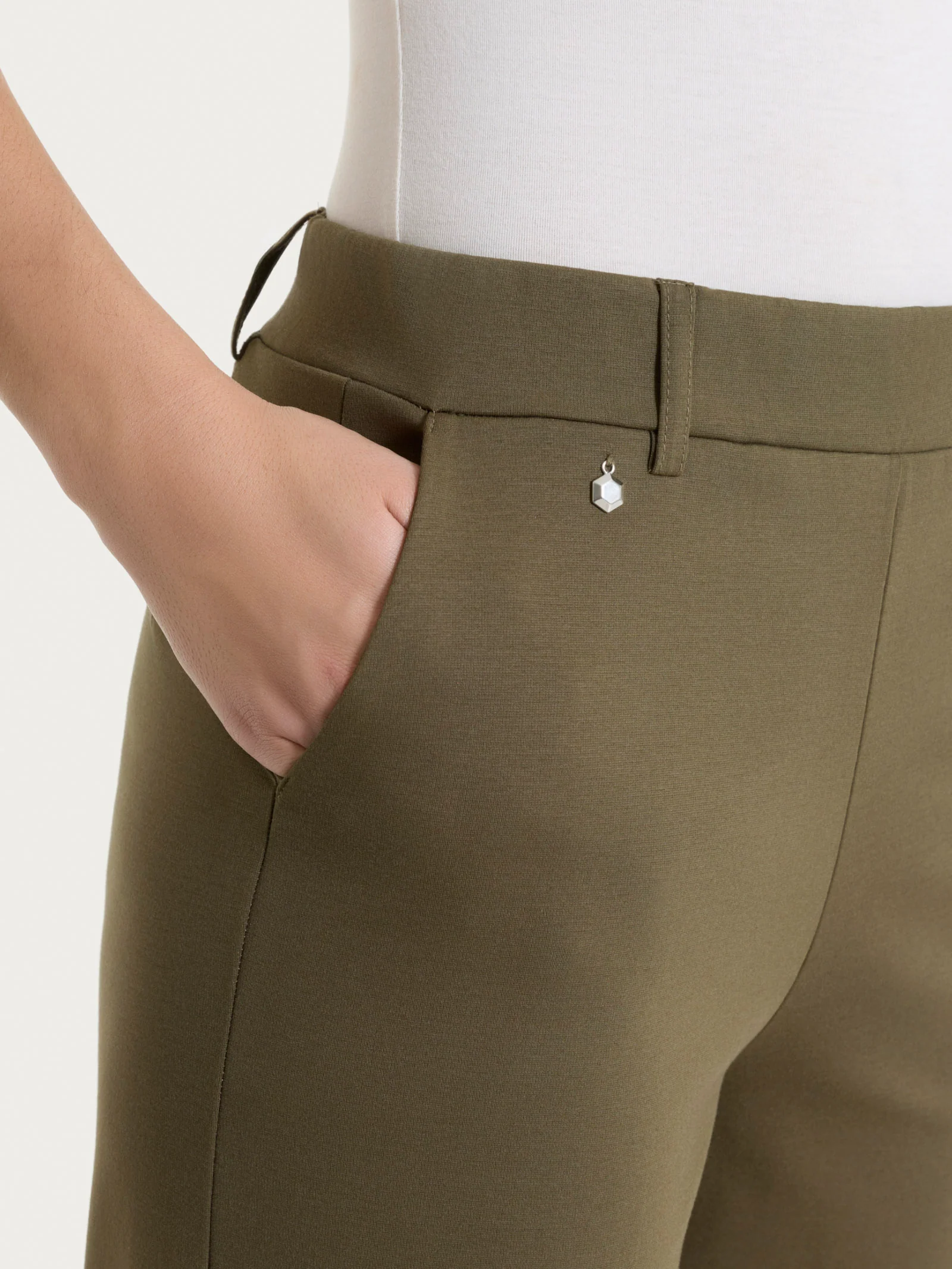 Pantalone a carota con tasche in Compact Light  - Dark Olive - Image 7
