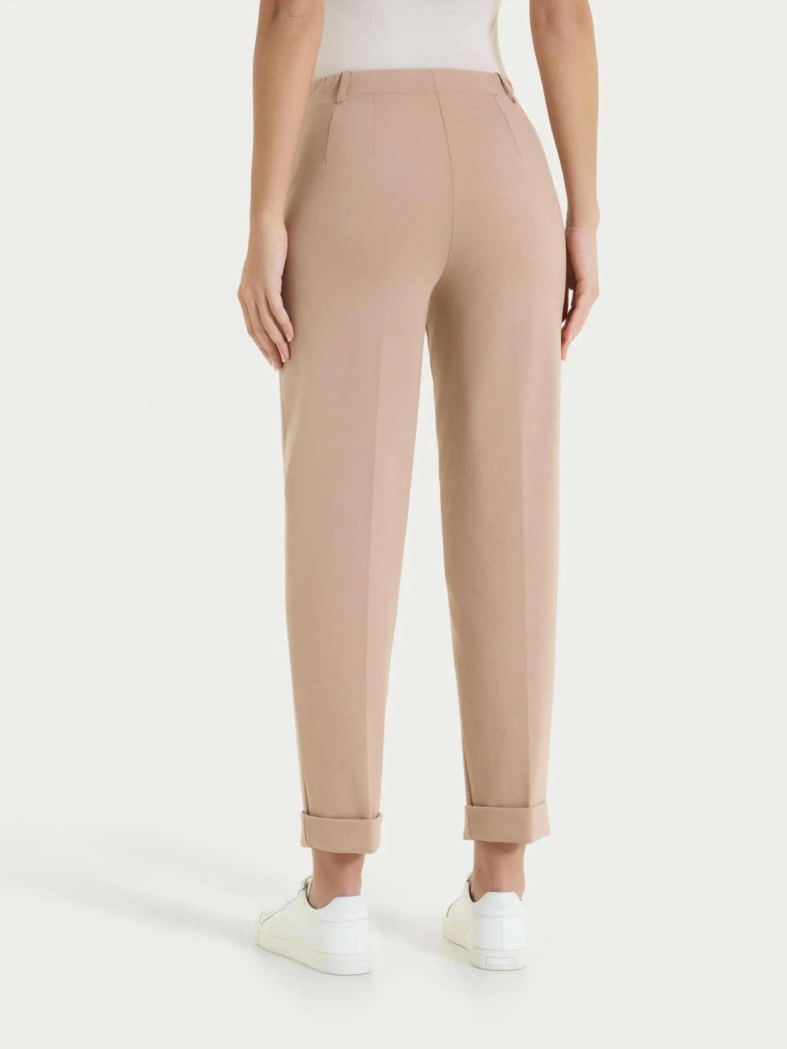 Pantalone a carota con tasche in Compact Light  - Warm Taupe - Image 6