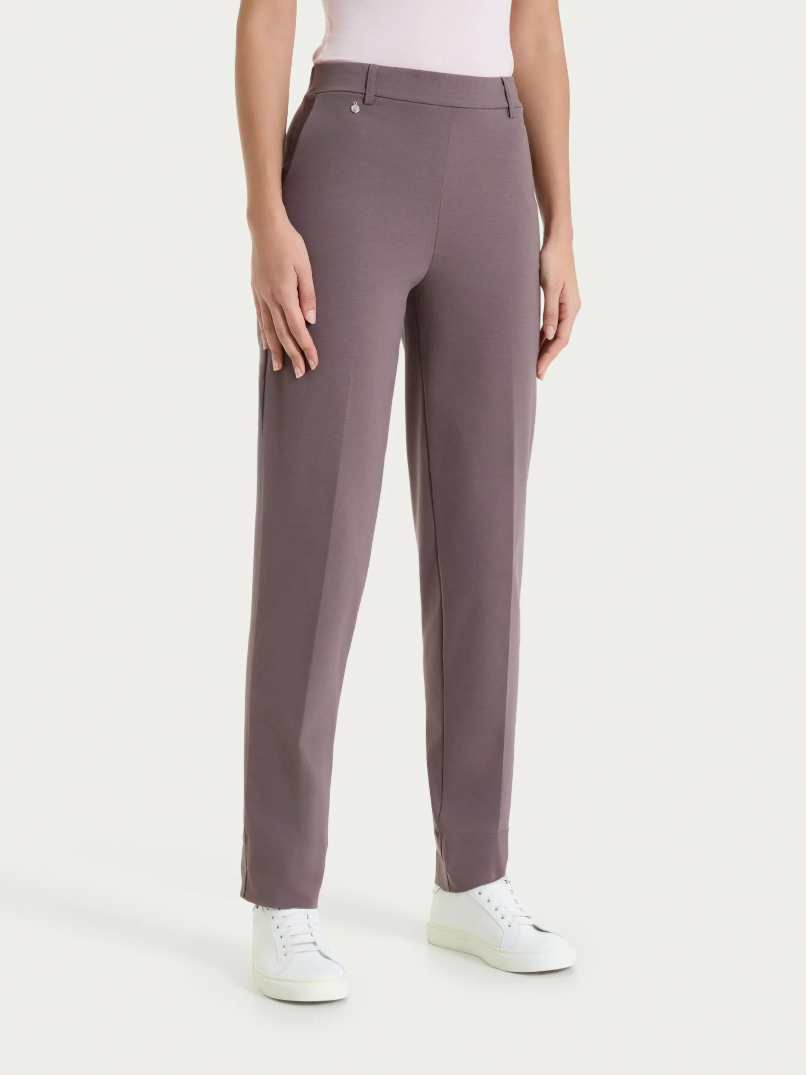 Pantalone a carota con tasche in Compact Light  - Plum Truffle - Image 2