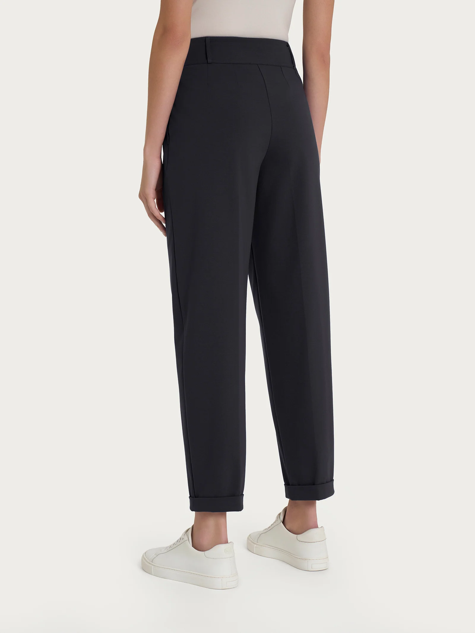 Pantalone a carota con tasche in Compact Light  - Nero - Image 2