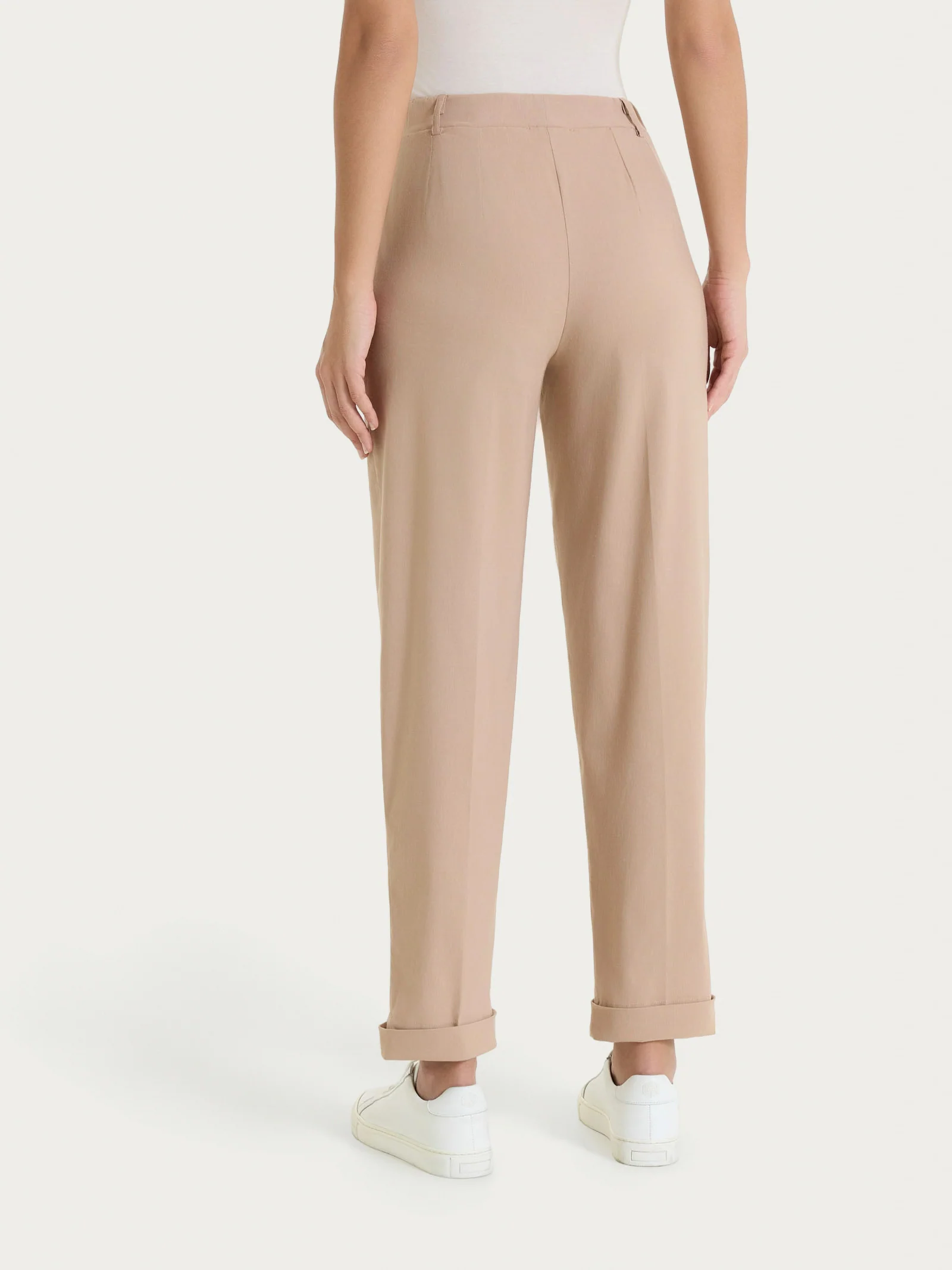 Pantalone a carota con tasche in Linen Super Fresh - Warm Taupe - Image 5