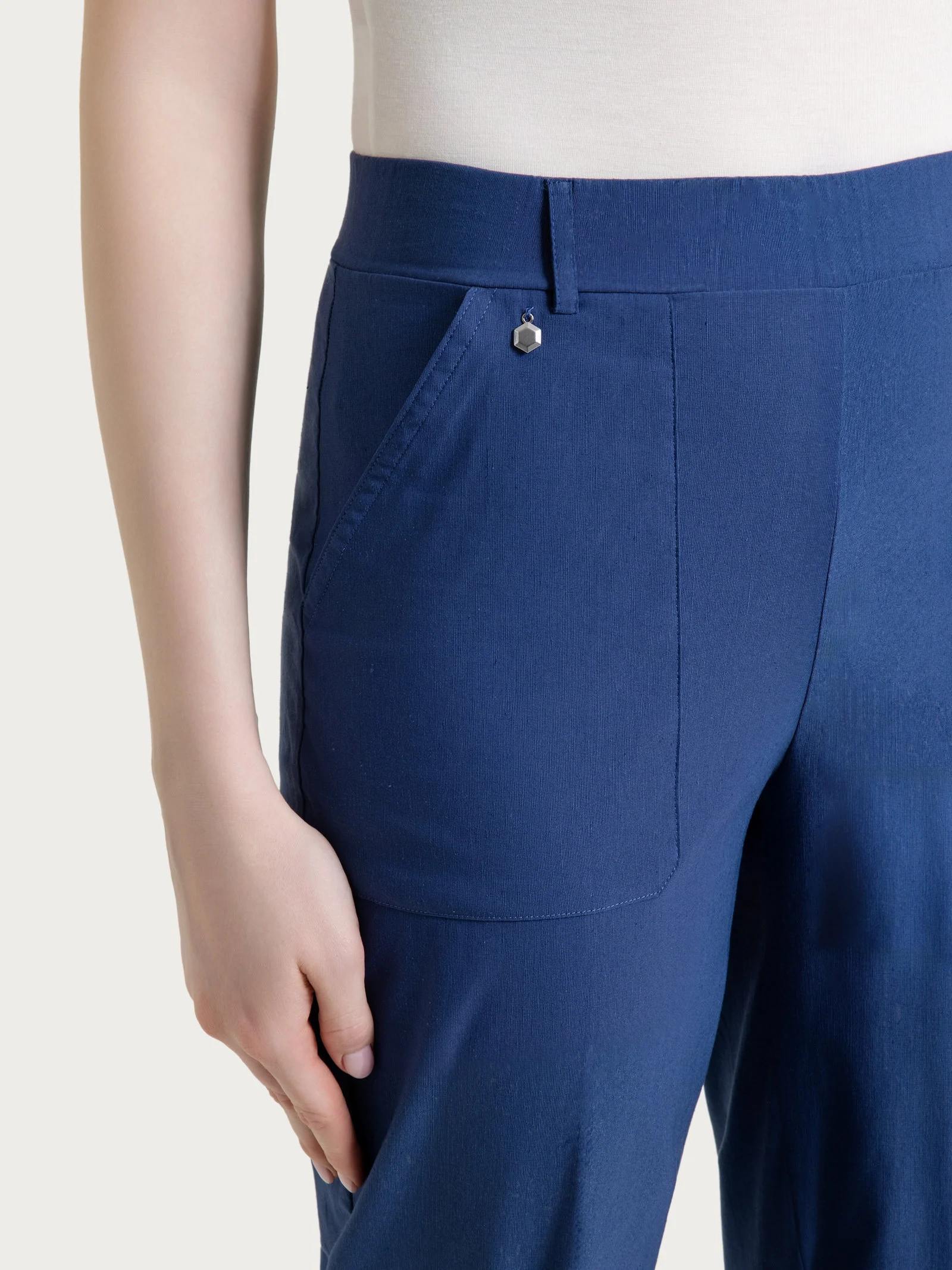 Pantalone a carota con tasche in Linen Super Fresh - Oceana - Image 5