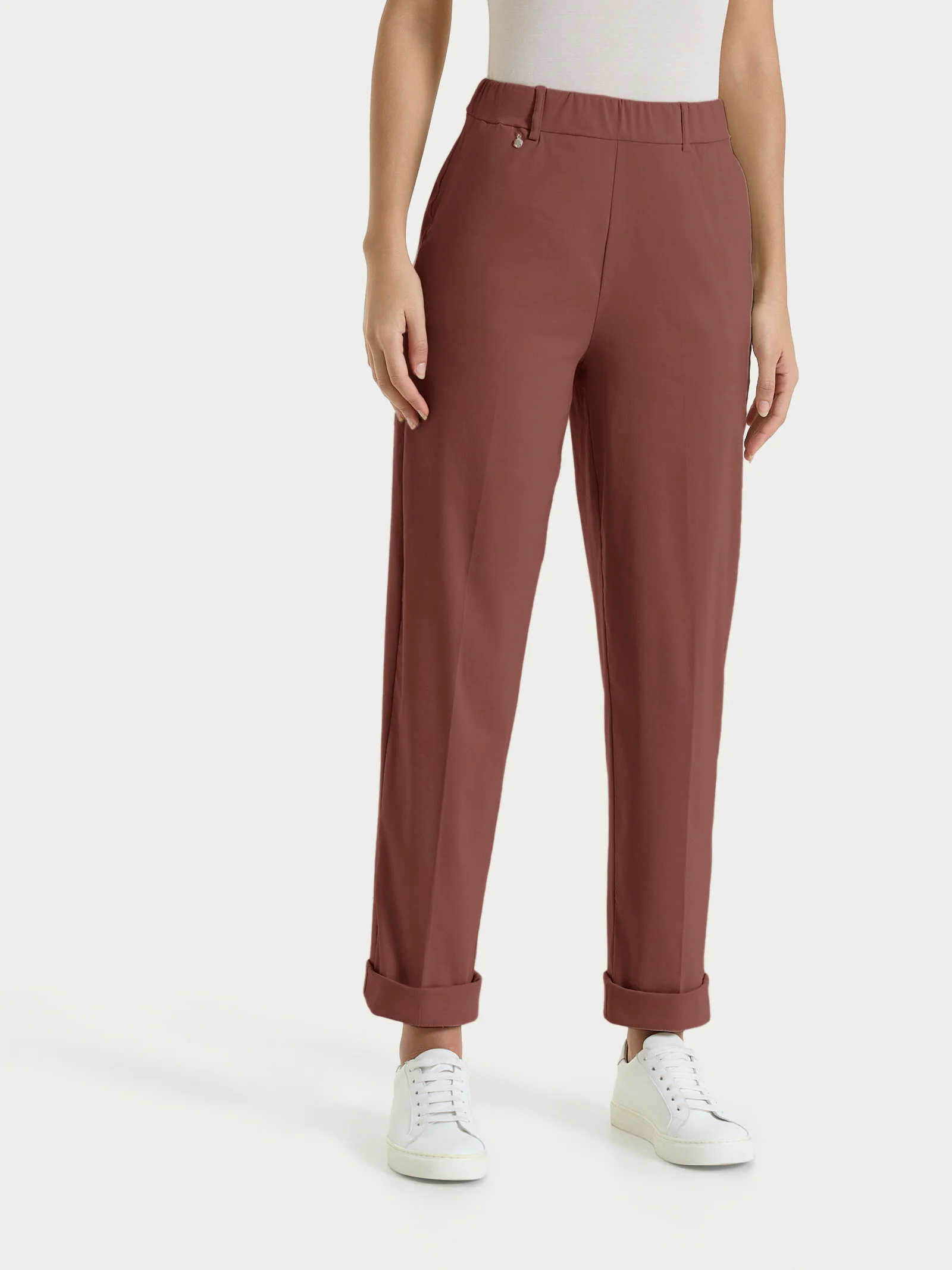 Pantalone a carota con tasche in Super Fresh - Cappuccino - Image 2
