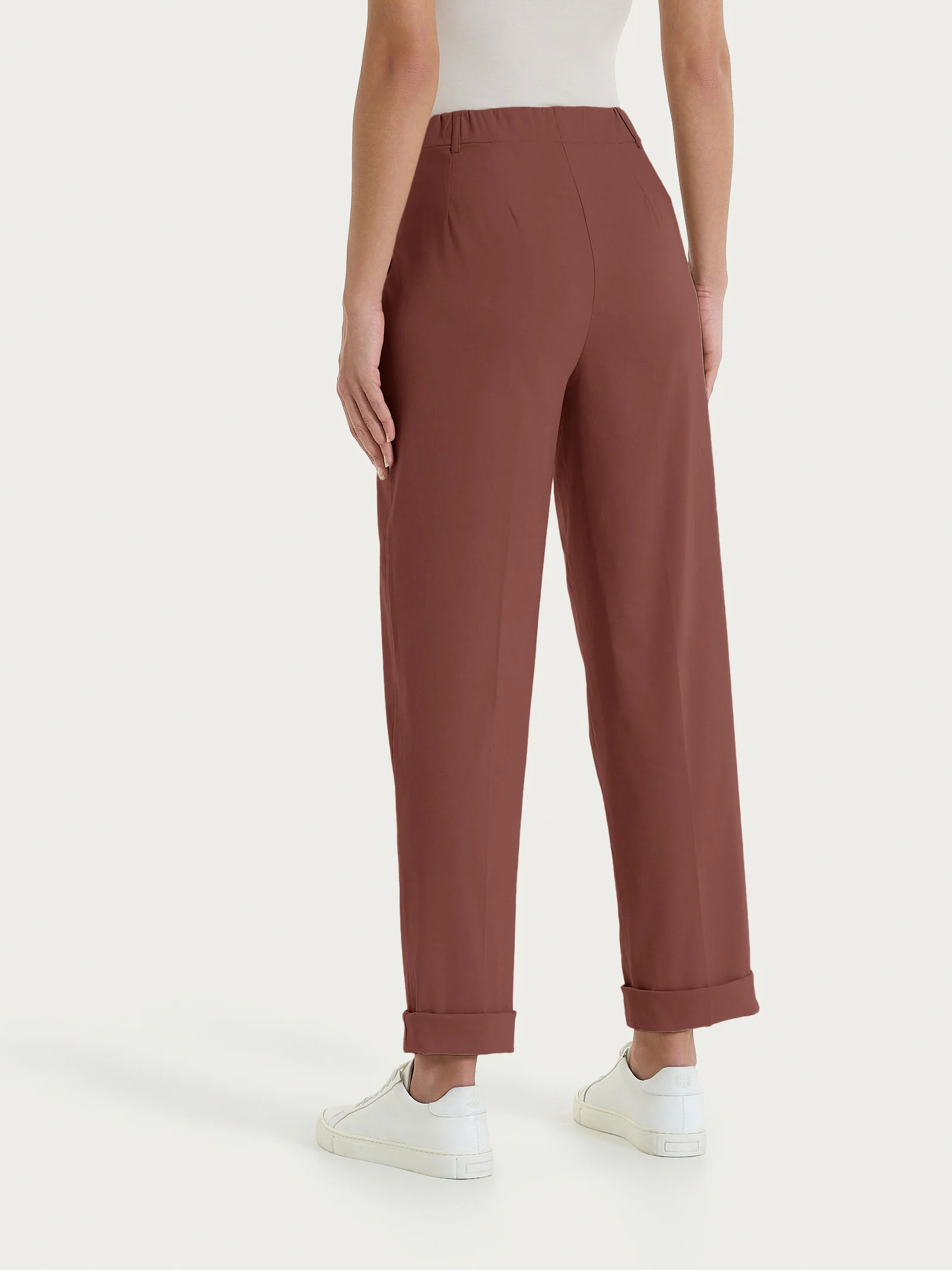 Pantalone a carota con tasche in Super Fresh - Cappuccino - Image 4