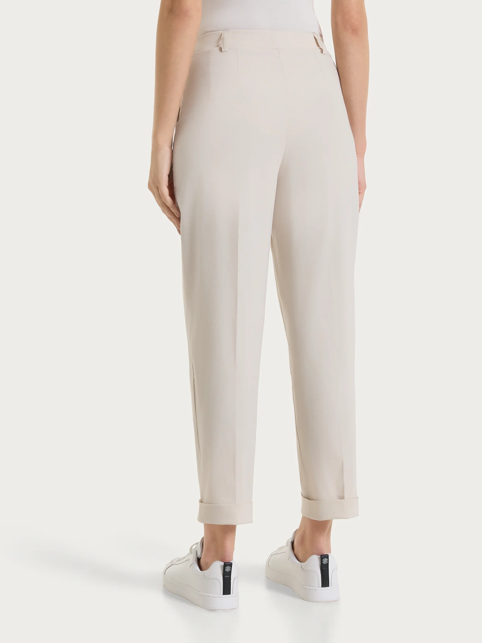 Pantalone a carota con tasche in Super Fresh - Champignon - Image 4