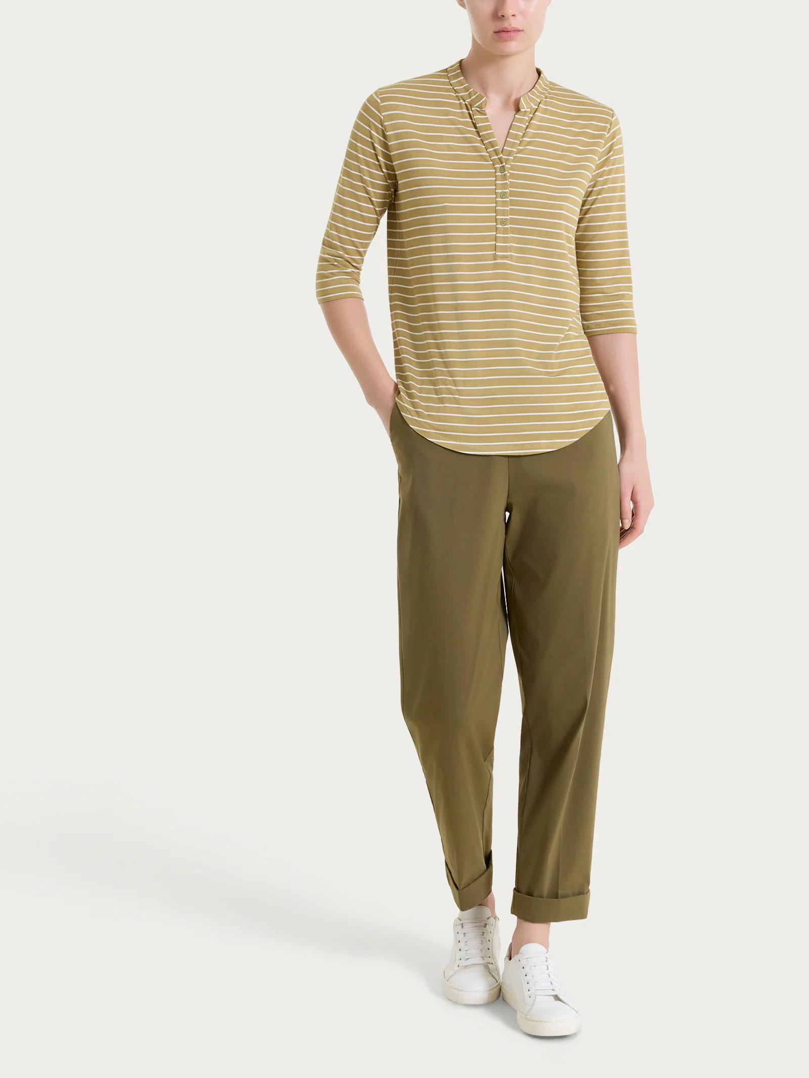 Pantalone a carota con tasche in Super Fresh - Dark Olive - Image 5