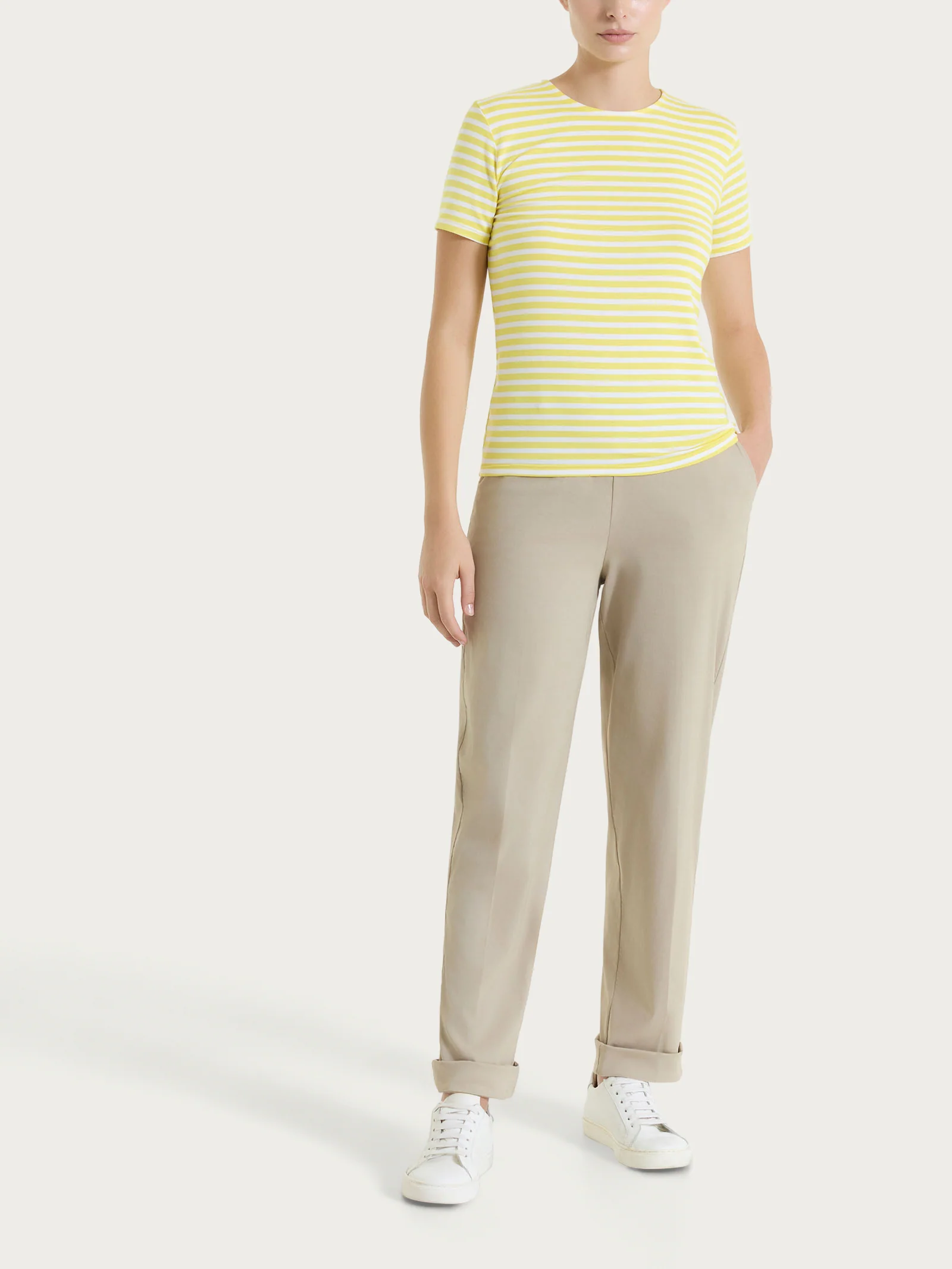 Pantalone a carota con tasche in Super Fresh - Crockery - Image 9