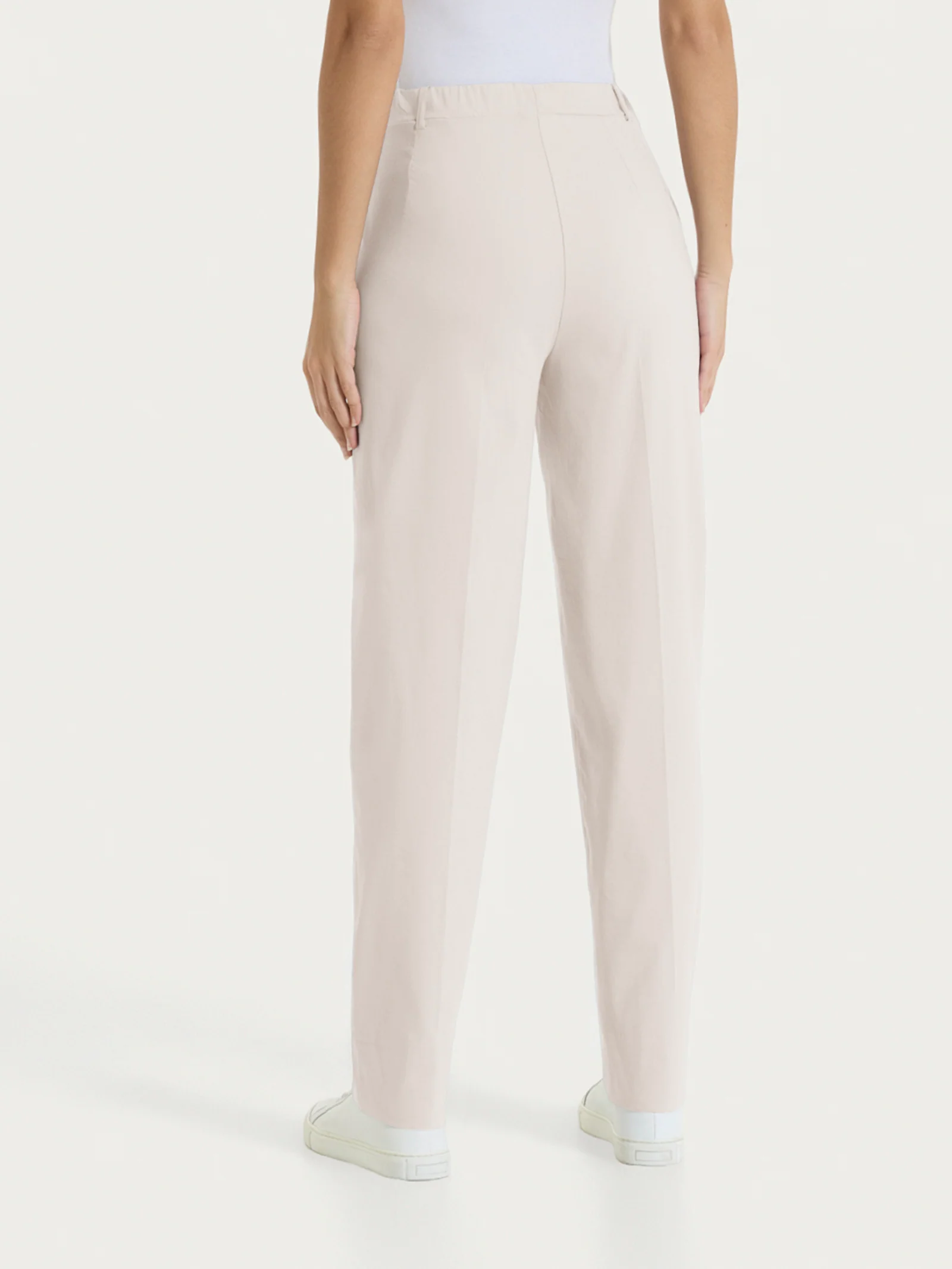Pantalone a carota con tasche in Super Fresh - Almond Peach - Image 3