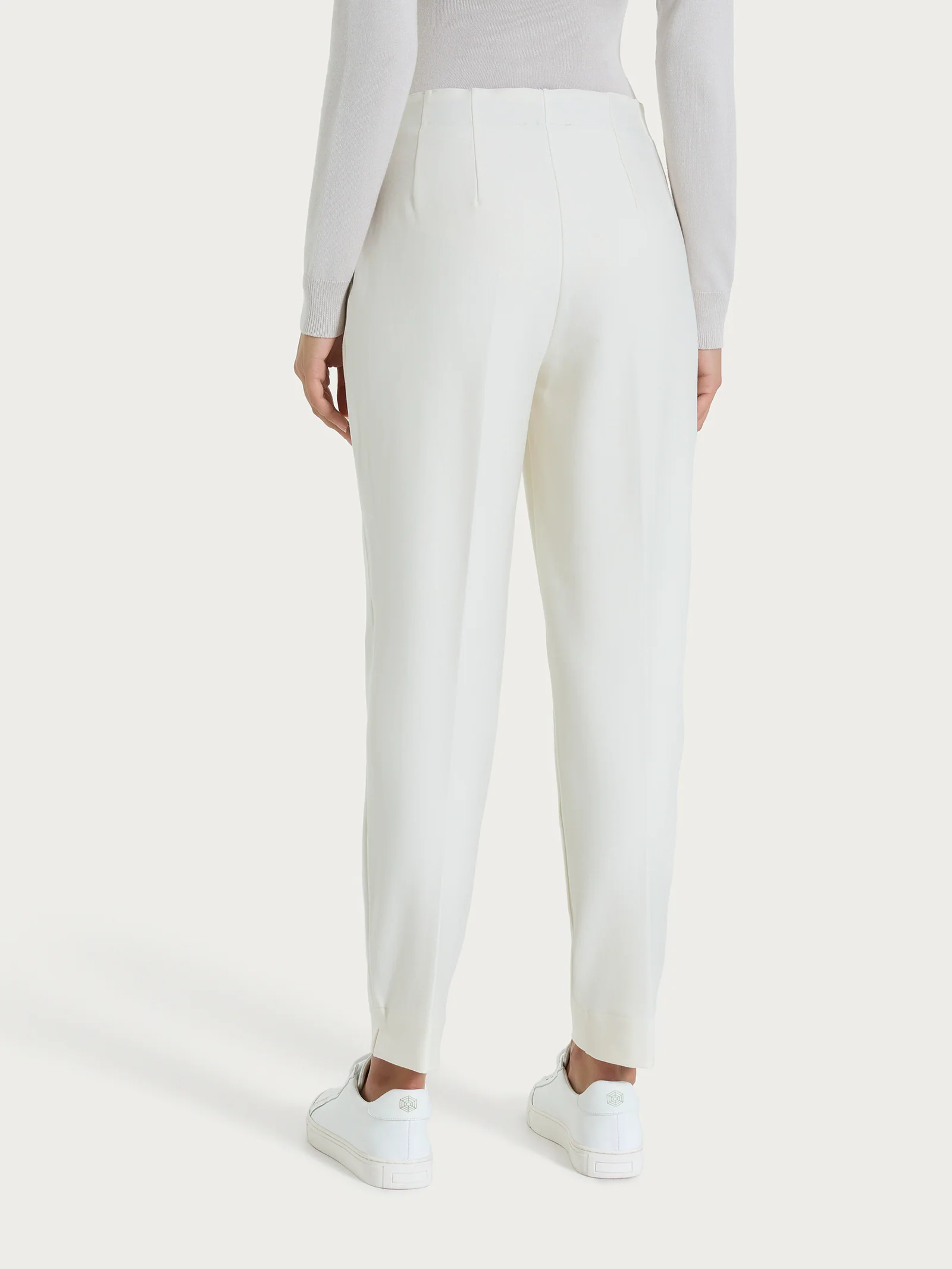 Pantalone a carota con tasche in tessuto Compact - Avorio - Image 3
