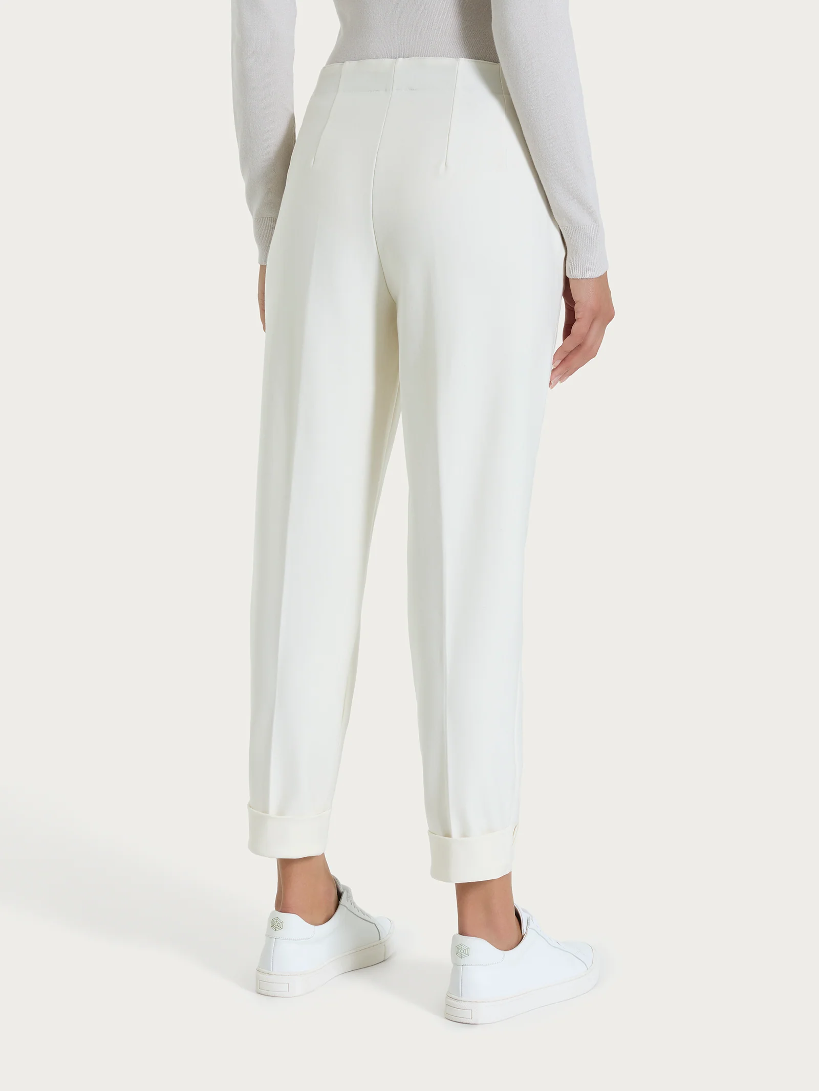 Pantalone a carota con tasche in tessuto Compact - Avorio - Image 4