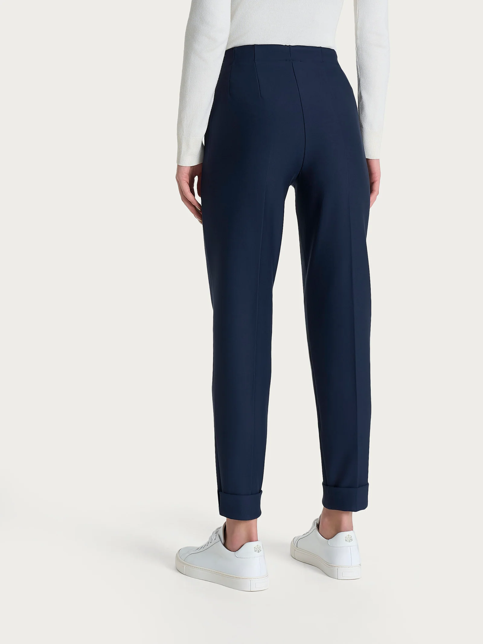 Pantalone a carota con tasche in tessuto Compact - Persia - Image 4