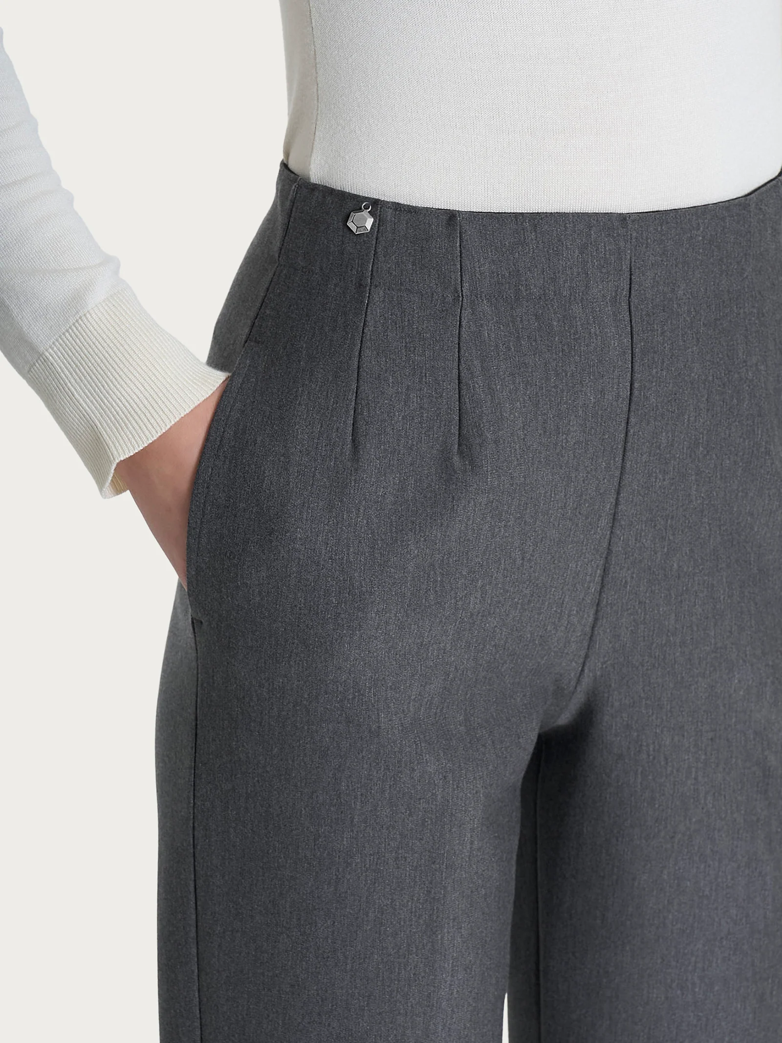 Pantalone a carota con tasche in tessuto Compact - Ardesia Mel. - Image 5
