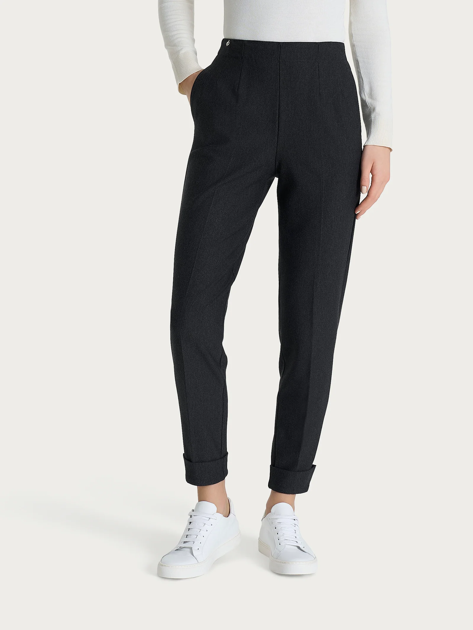 Pantalone a carota con tasche in tessuto Compact - Oscuro Mel. - Image 2