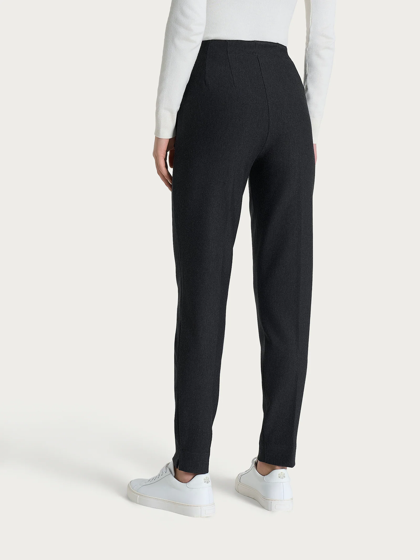 Pantalone a carota con tasche in tessuto Compact - Oscuro Mel. - Image 3