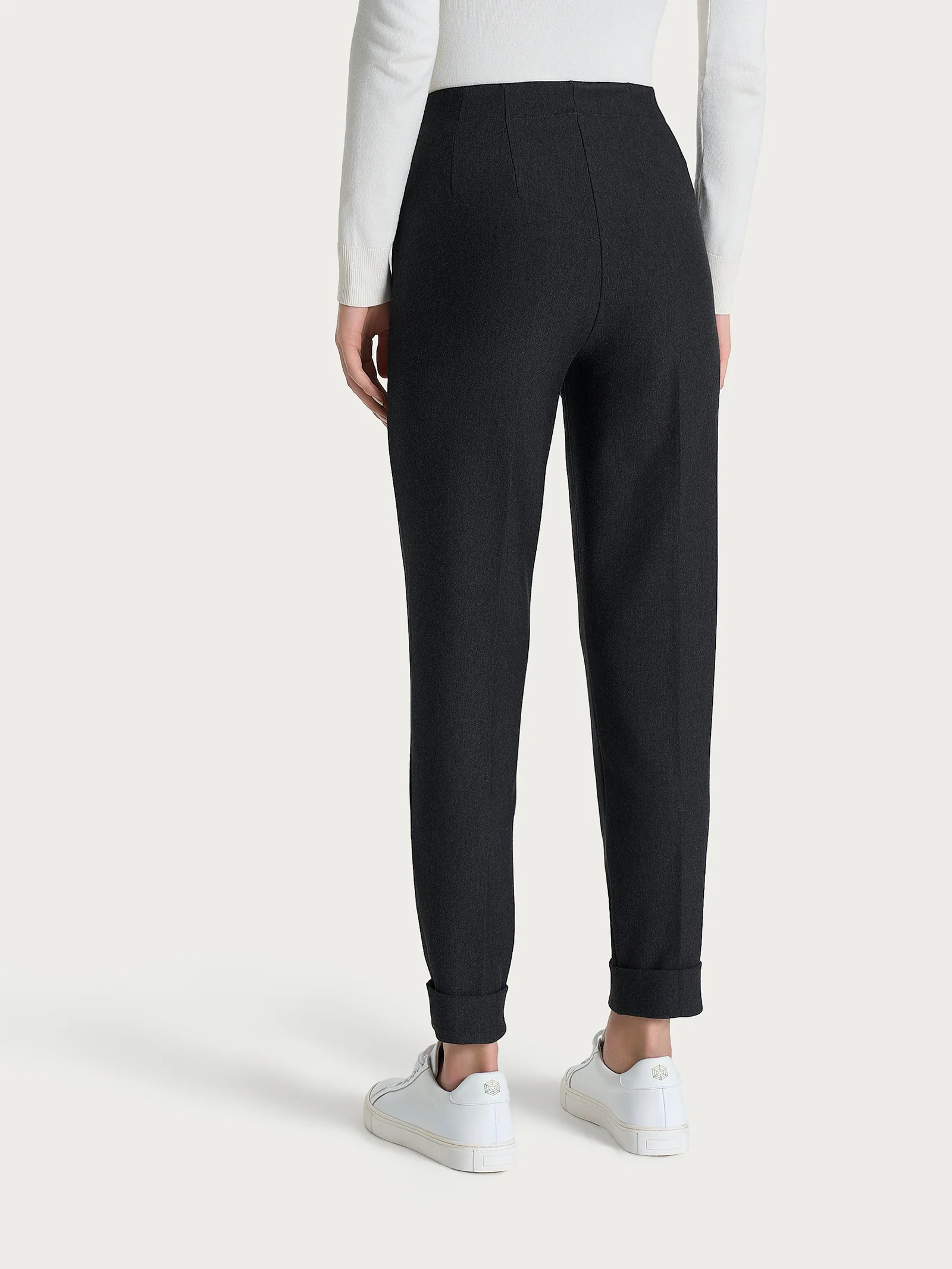 Pantalone a carota con tasche in tessuto Compact - Oscuro Mel. - Image 4